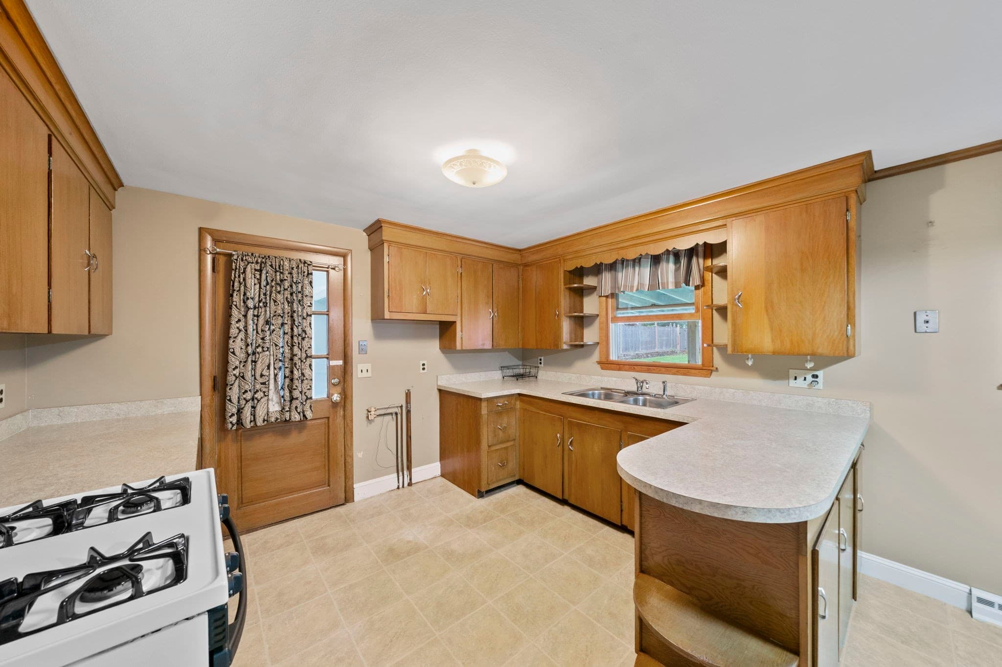Single Family Residence at 27 Olmsted Terr, Plymouth MA 02360, Plymouth, photo 5 of 42