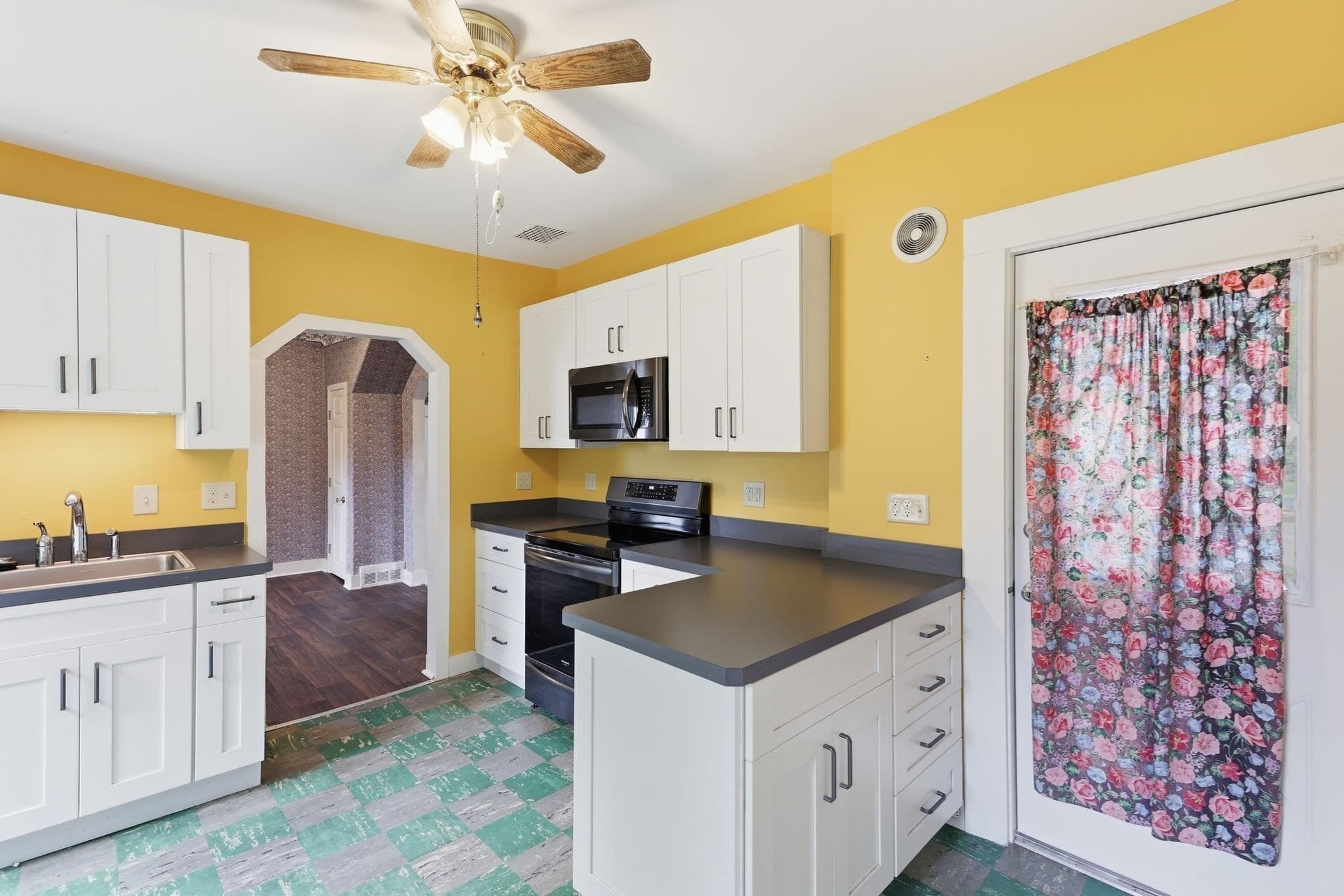 Single Family Residence at 26 Elm St, Greenfield MA 01301, Greenfield, photo 6 of 35