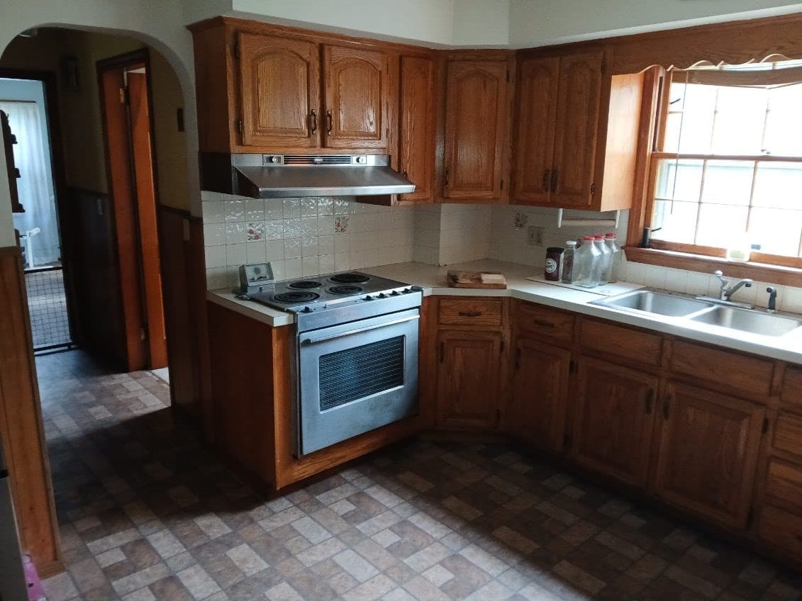 Single Family Residence at 66 Primrose St, Springfield MA 01151, Springfield, photo 2 of 14