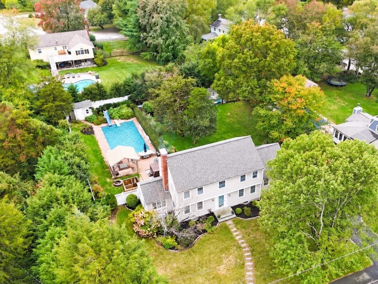 5 Juniper Lane, Medfield MA 02052