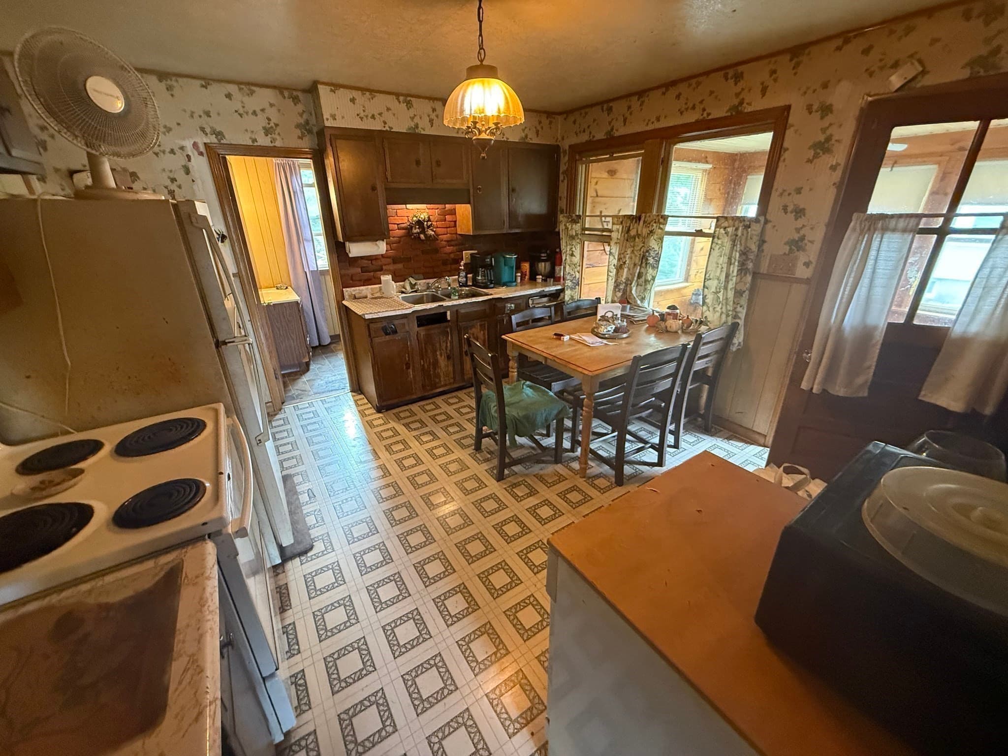 Single Family Residence at 23 Elliot St, Chicopee MA 01020, Chicopee, photo 10 of 39