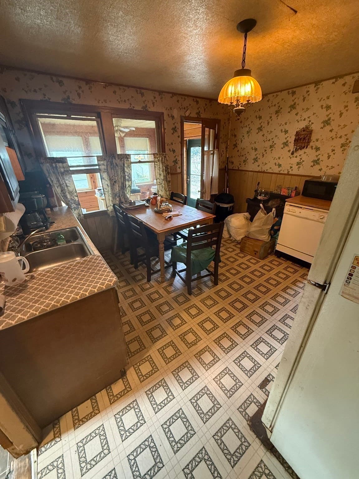 Single Family Residence at 23 Elliot St, Chicopee MA 01020, Chicopee, photo 11 of 39