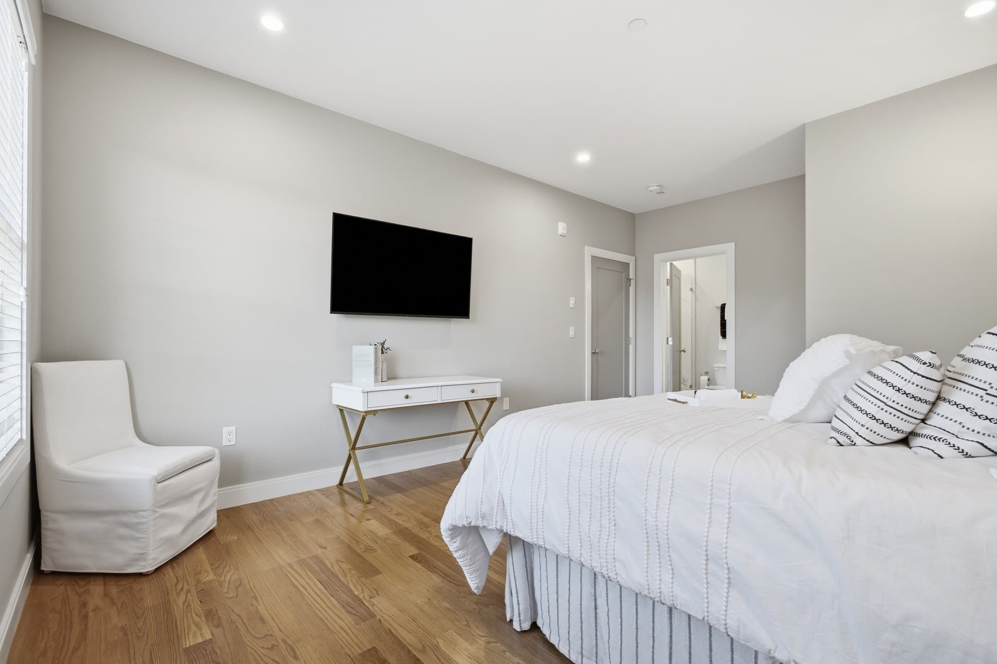 Condominium at 178 Robertson St # 7, Quincy MA 02169, Quincy, photo 17 of 42