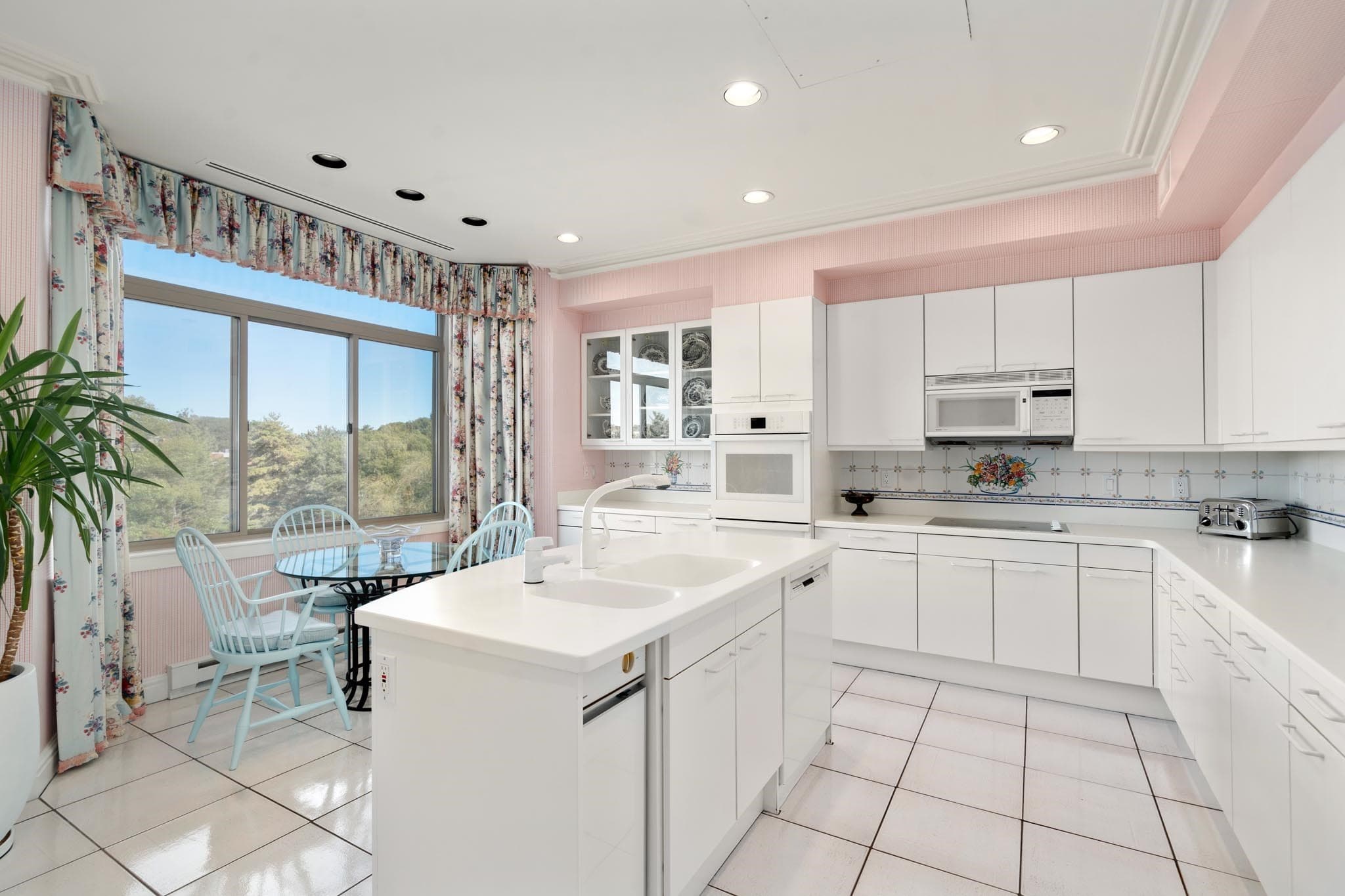 Condominium at 99 Florence # 50, Newton MA 02467, Newton, photo 5 of 13