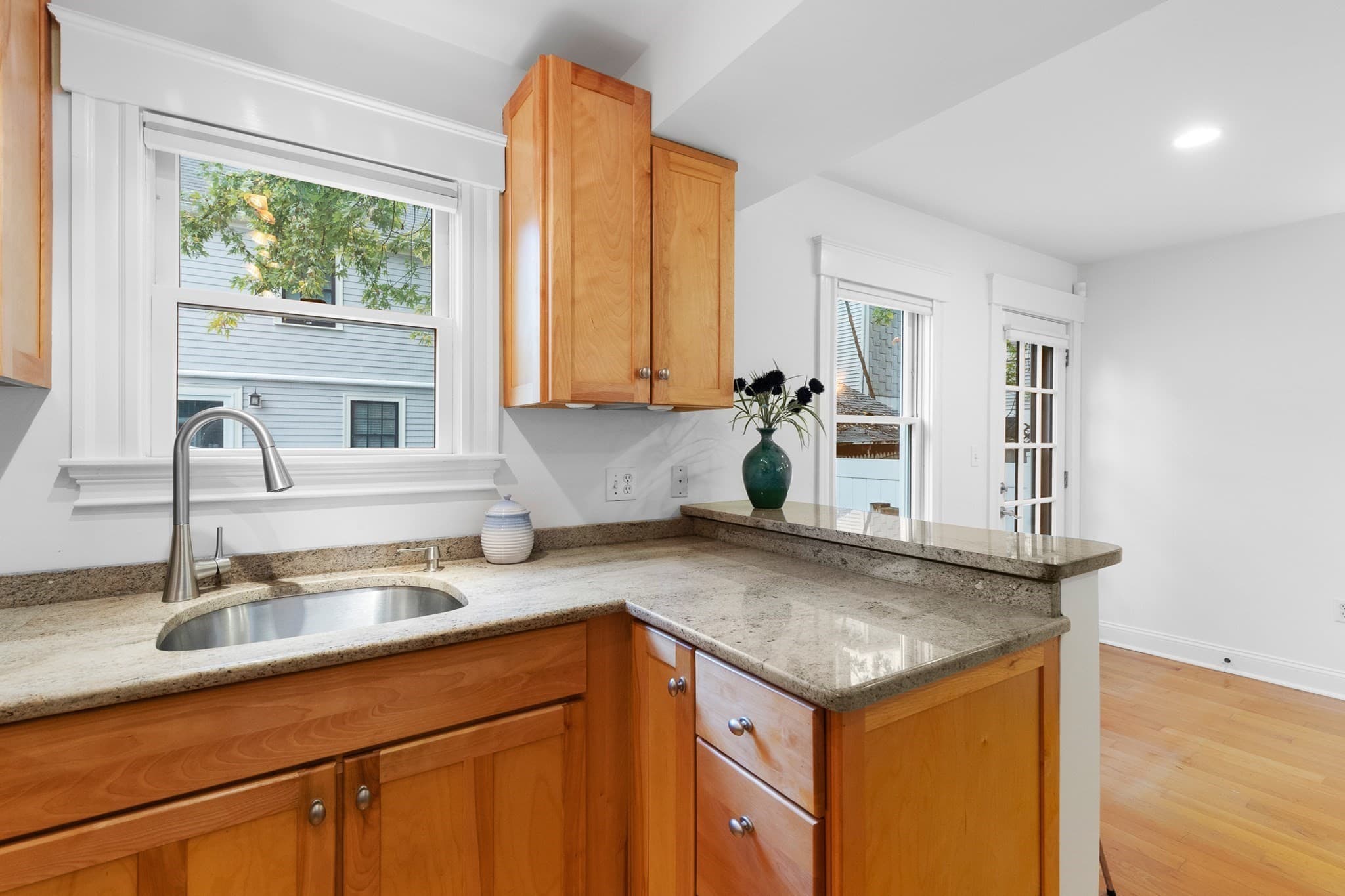 Condominium at 4 Union Terrace # 4, Cambridge MA 02141, Cambridge, photo 24 of 41