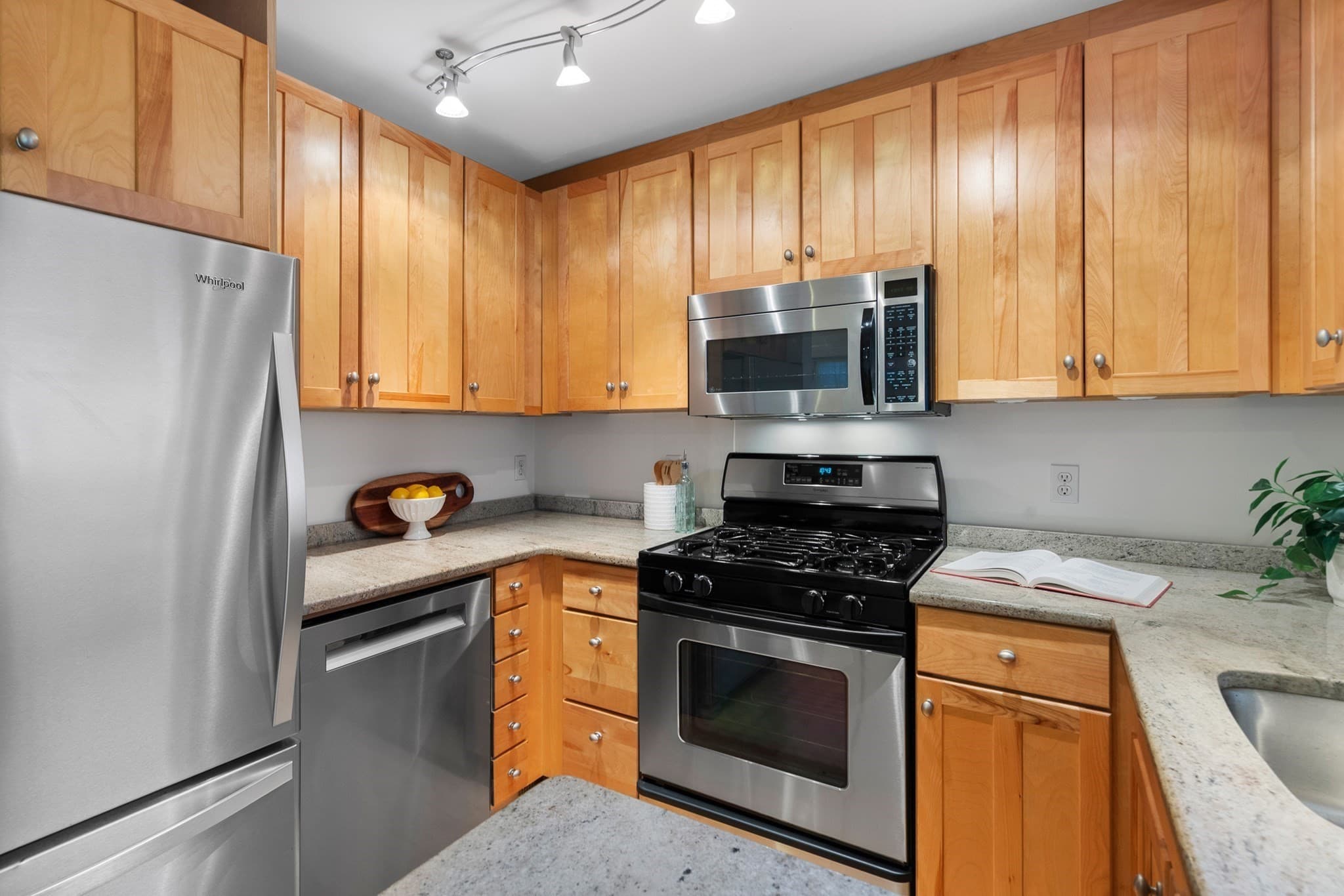 Condominium at 4 Union Terrace # 4, Cambridge MA 02141, Cambridge, photo 25 of 41