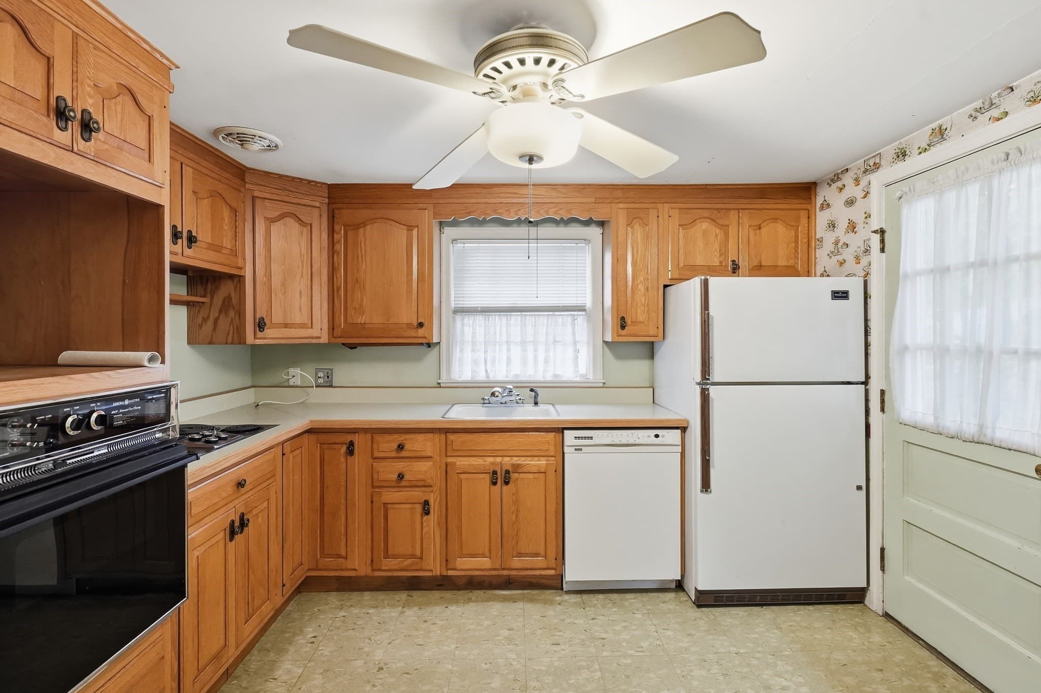 Single Family Residence at 148 Brattle Street, Arlington MA 02474, Arlington, photo 9 of 34
