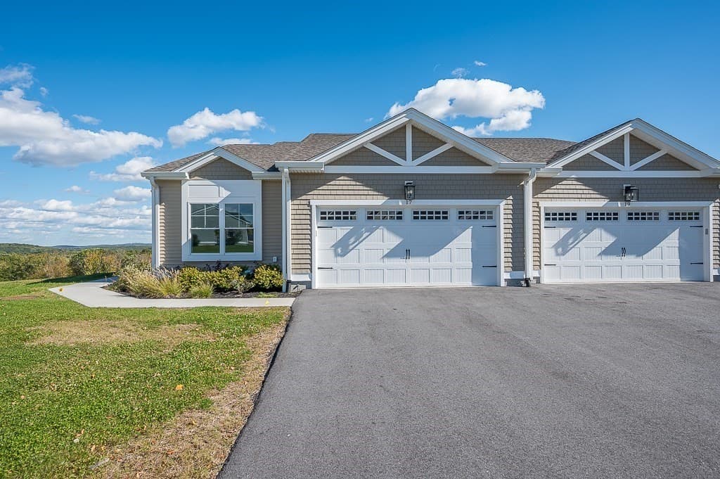 Condominium at 17 Pinnacle Place # 108, Millbury MA 01527, Millbury, photo 3 of 42