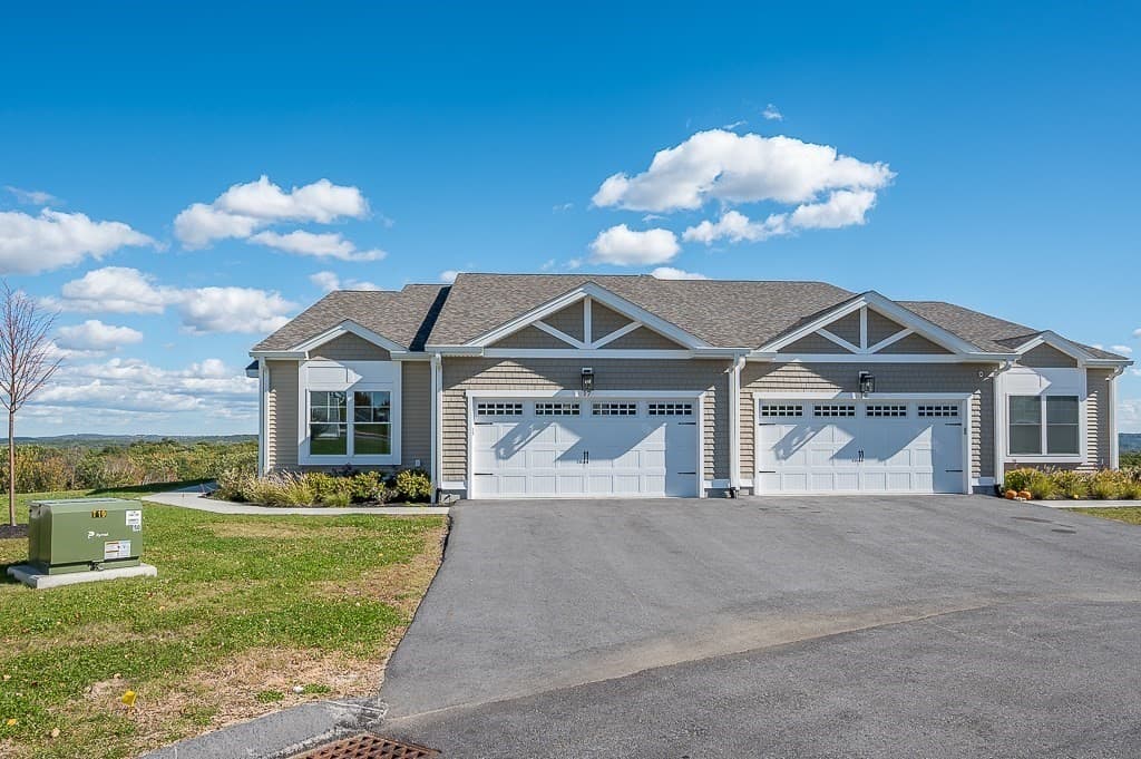 17 Pinnacle Place # 108, Millbury MA 01527