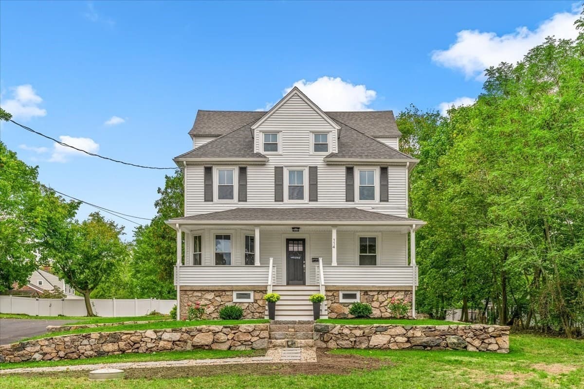 114 Hull St, Hingham MA 02043