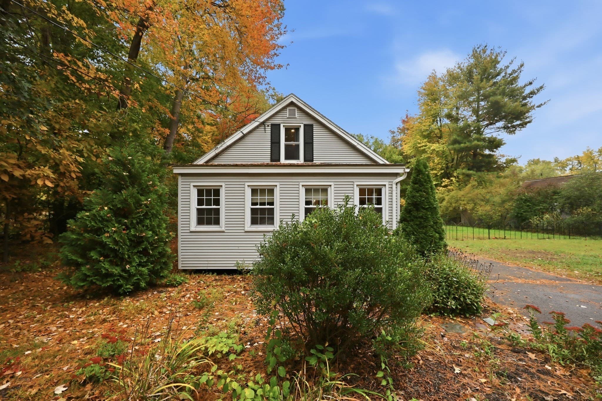 Single Family Residence at 107 Pinehurst St, Westfield MA 01085, Westfield, photo 2 of 29