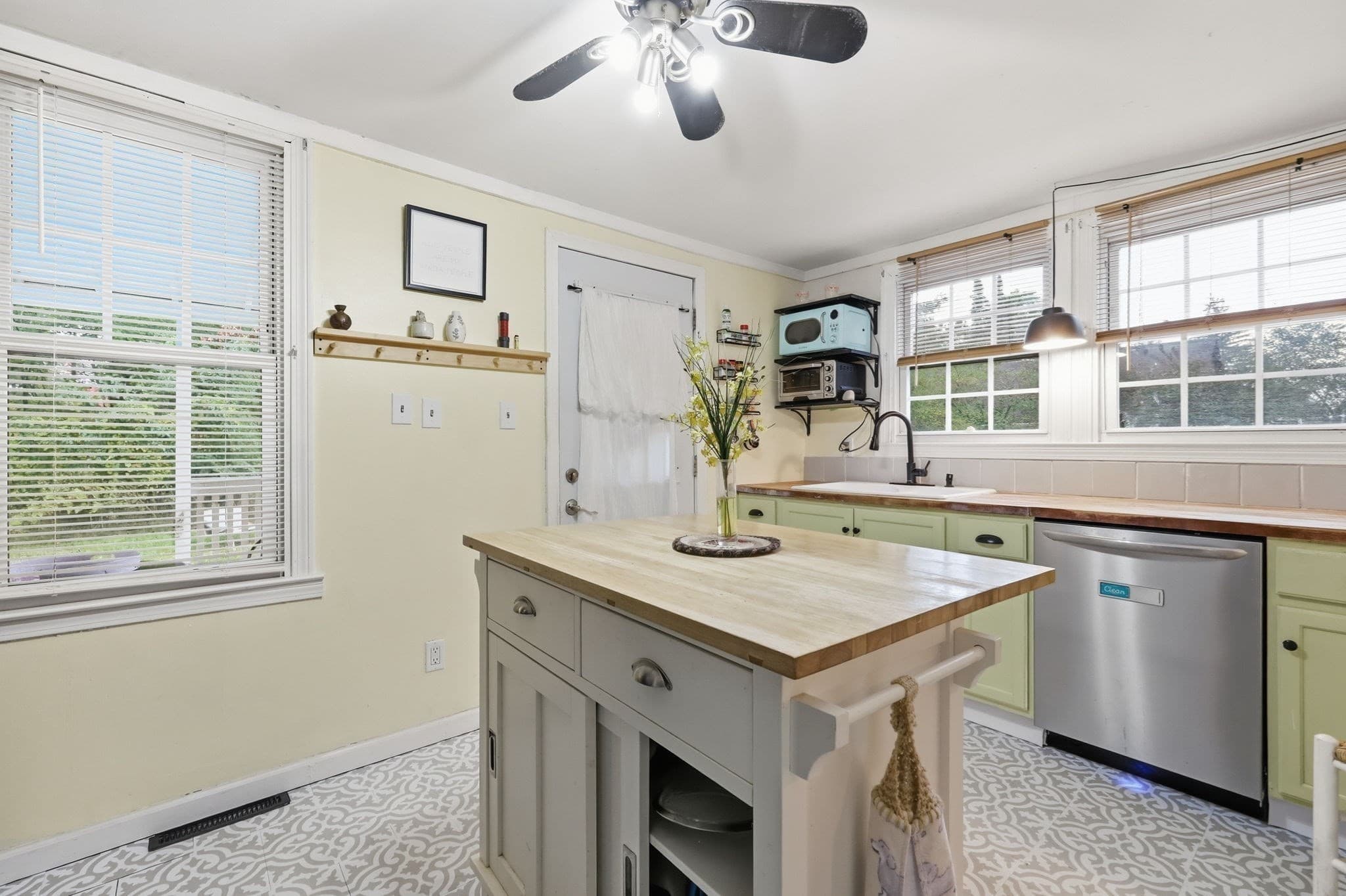 Single Family Residence at 107 Pinehurst St, Westfield MA 01085, Westfield, photo 12 of 29