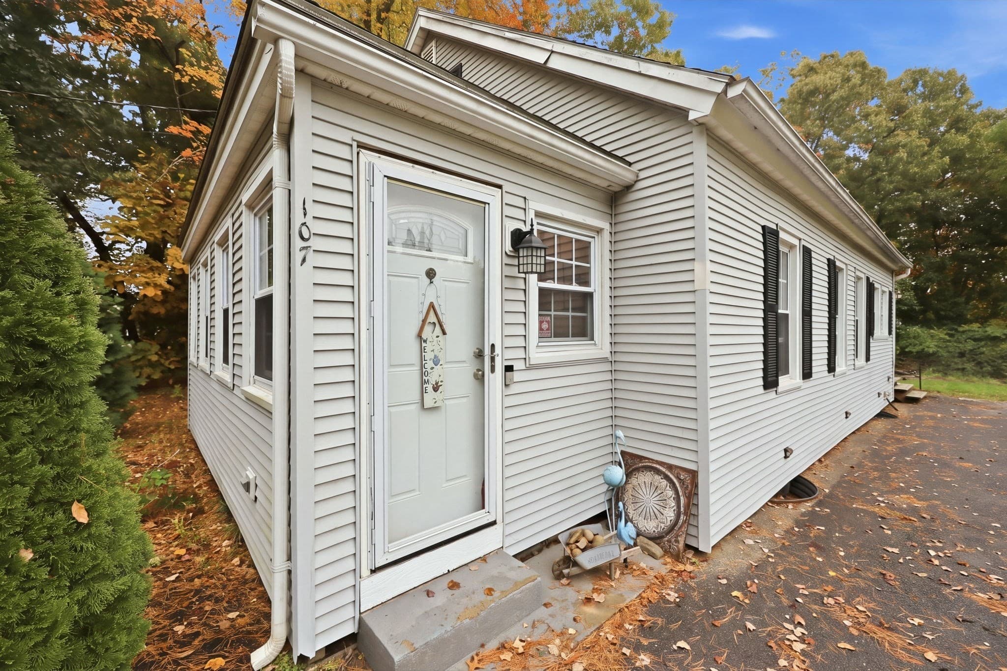 Single Family Residence at 107 Pinehurst St, Westfield MA 01085, Westfield, photo 3 of 29