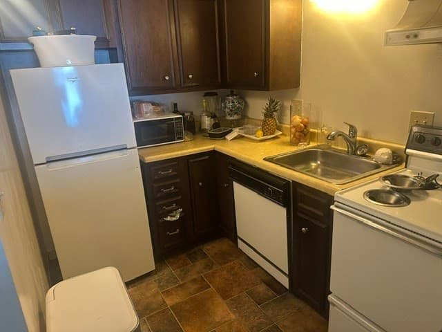 Condominium at 90 High Street # 206, Dedham MA 02026, Dedham, photo 5 of 6