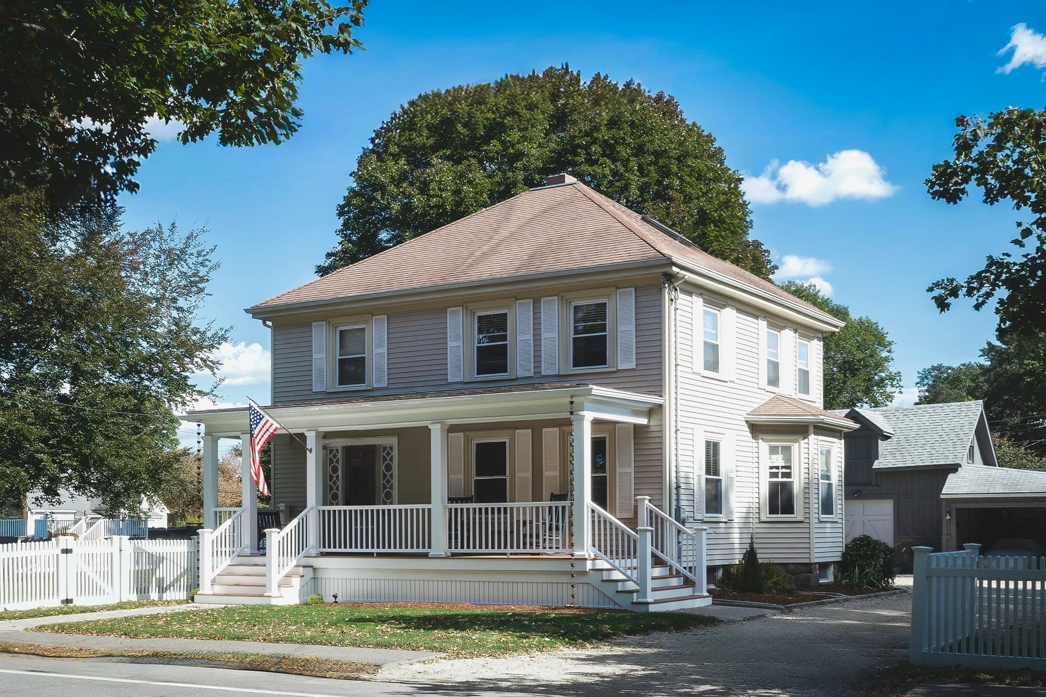 Single Family Residence at 583 Essex St, Beverly MA 01915, Beverly, photo 2 of 26