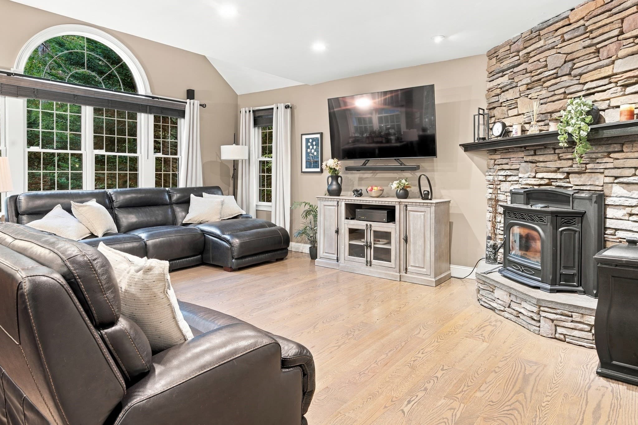 Single Family Residence at 7 Washburn St, Norton MA 02766, photo 8 of 39
