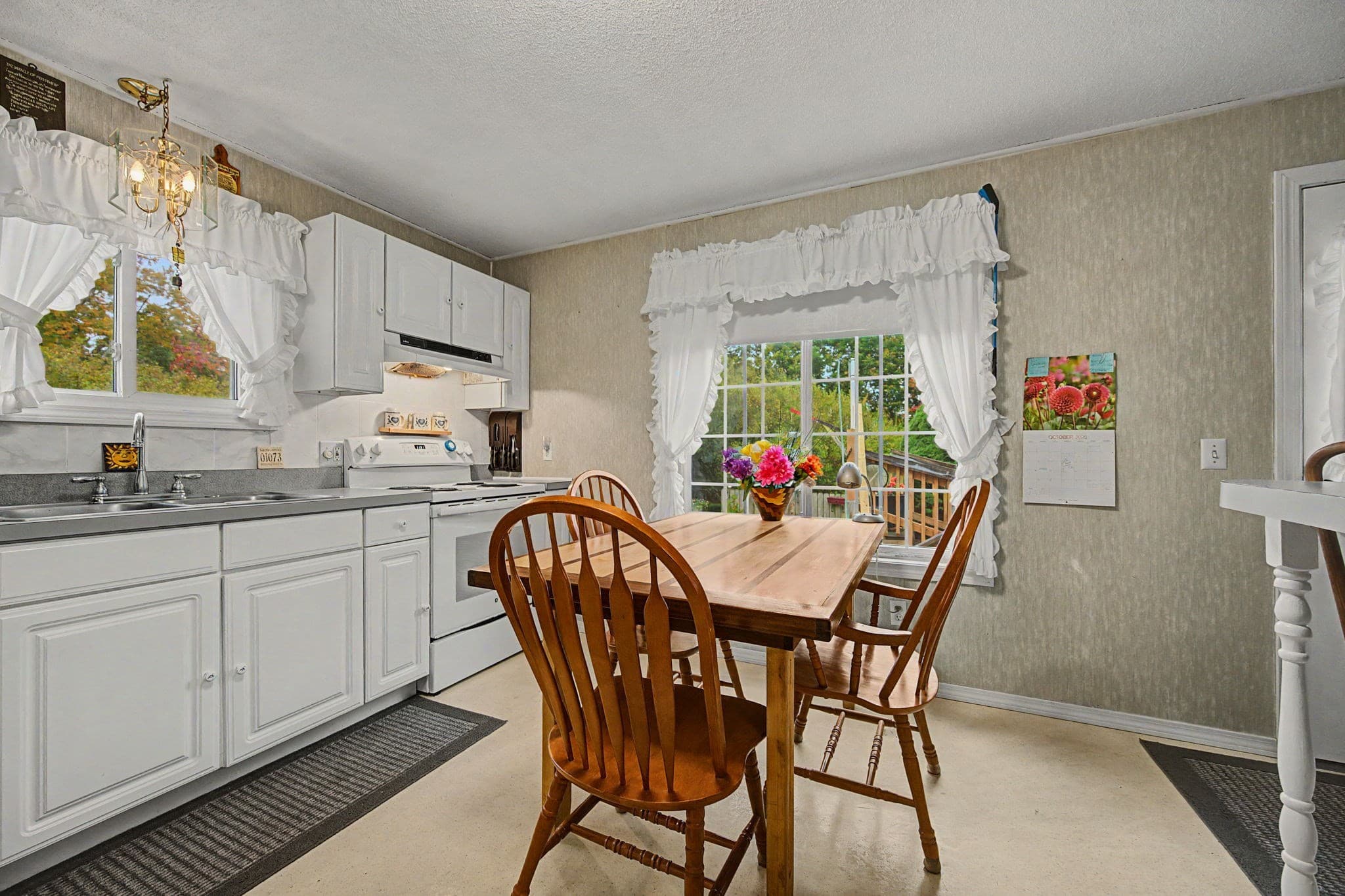 Single Family Residence at 2 Karen Ln, Southampton MA 01073, photo 6 of 32