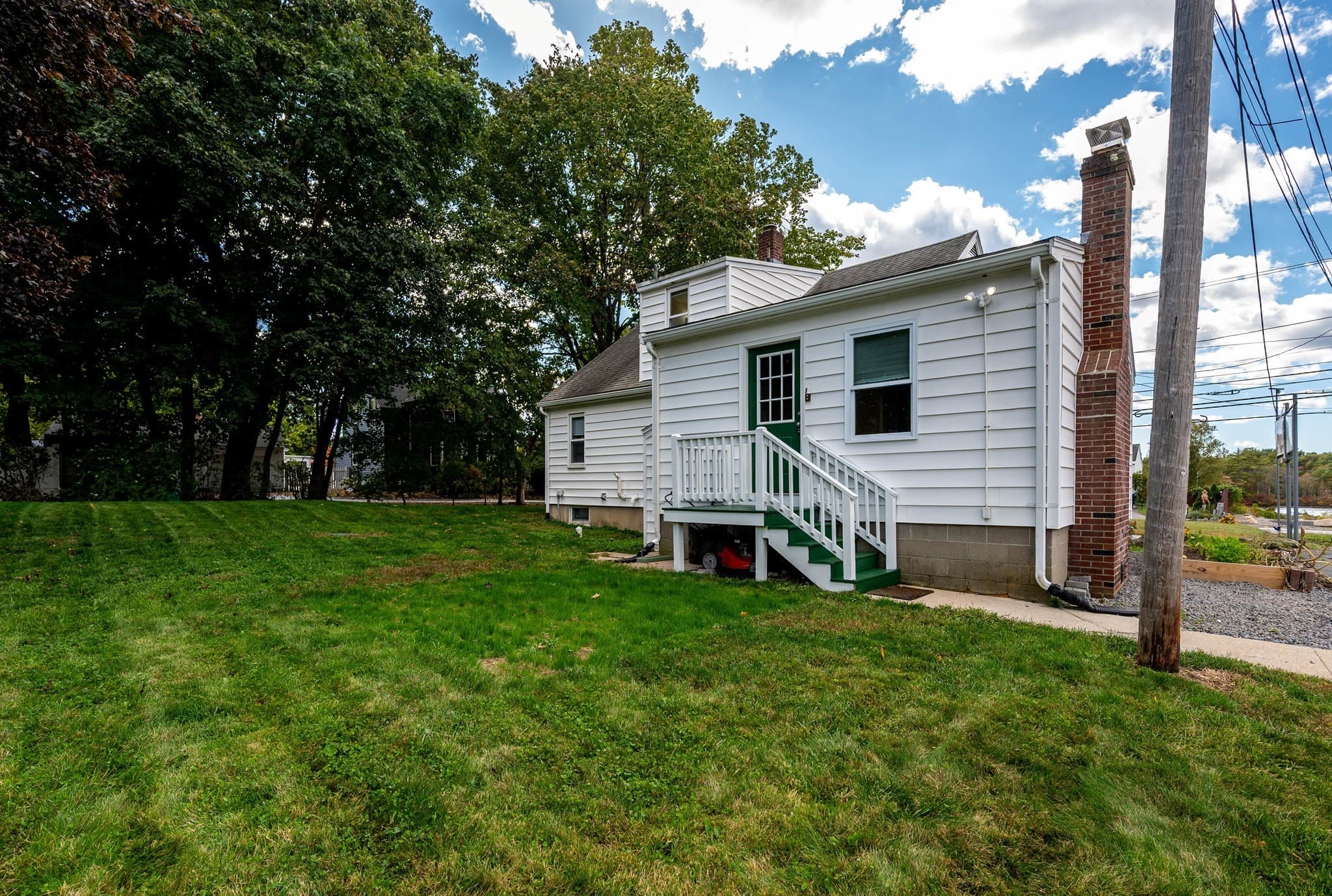 Single Family Residence at 83 Mansfield Ave, Norton MA 02766, photo 4 of 32
