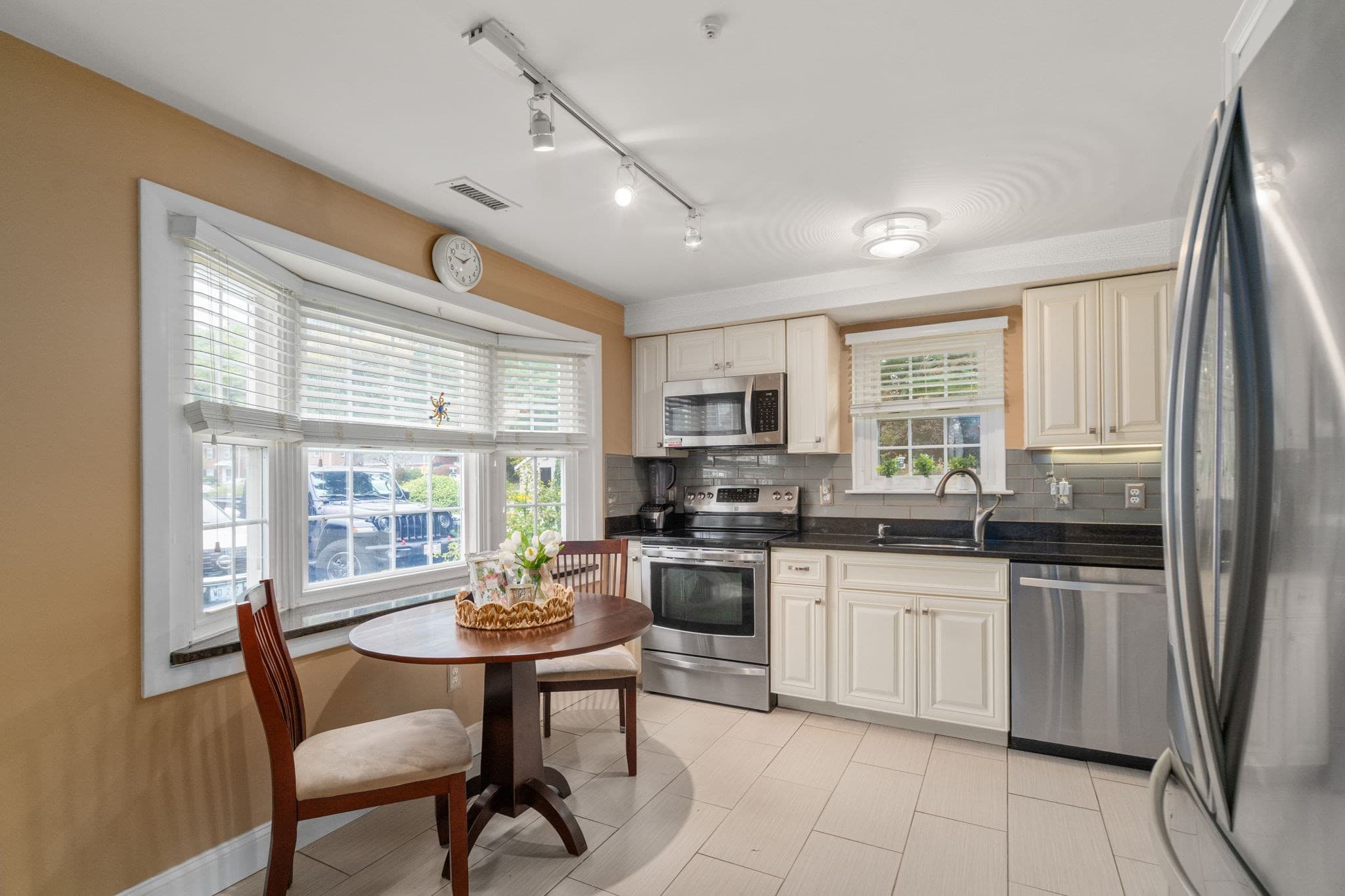 Condominium at 4 Jennifer Ln # 4, Stoughton MA 02072, Stoughton, photo 2 of 13