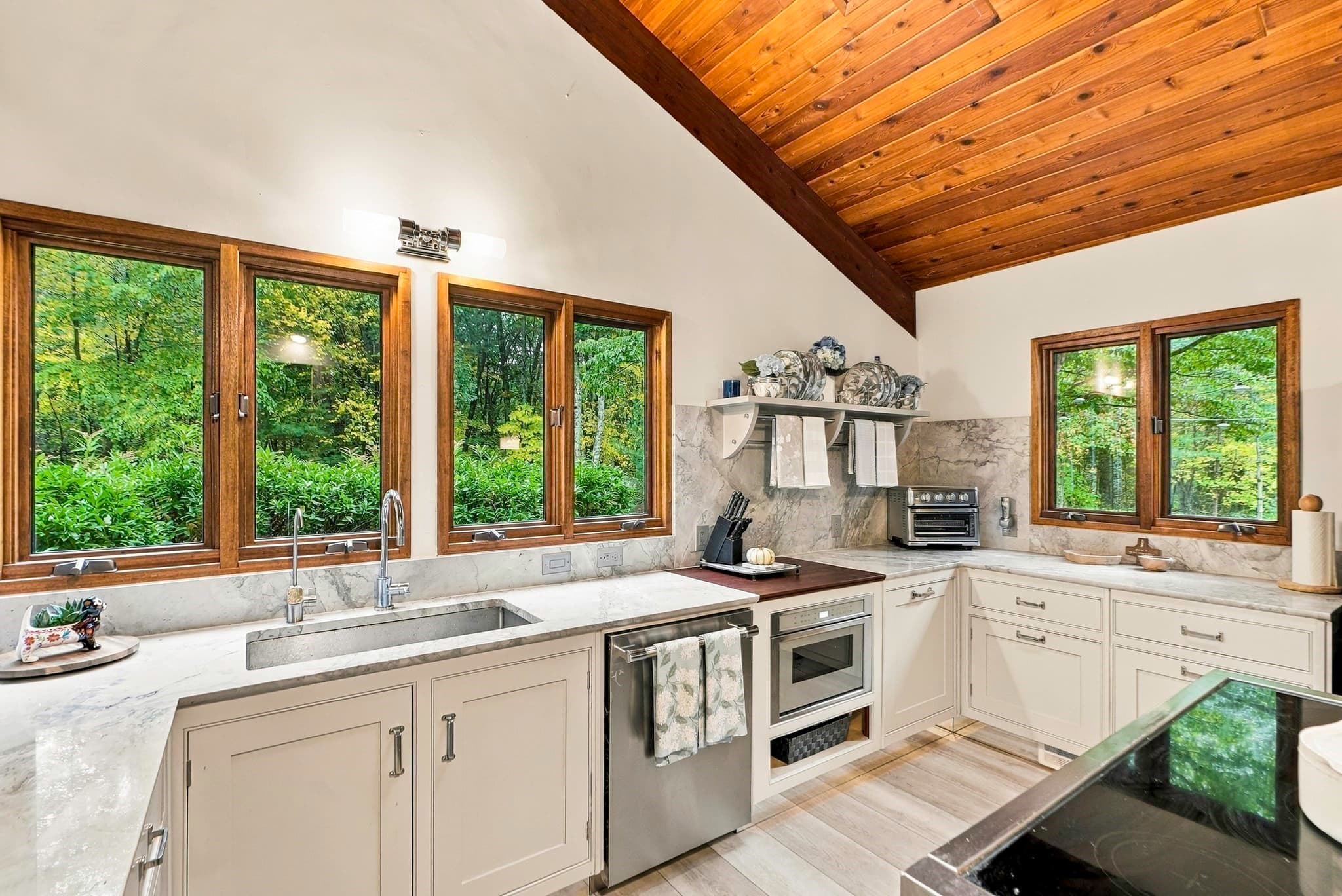 Single Family Residence at 4 Stoney Brook Road, Hopkinton MA 01748, photo 10 of 42