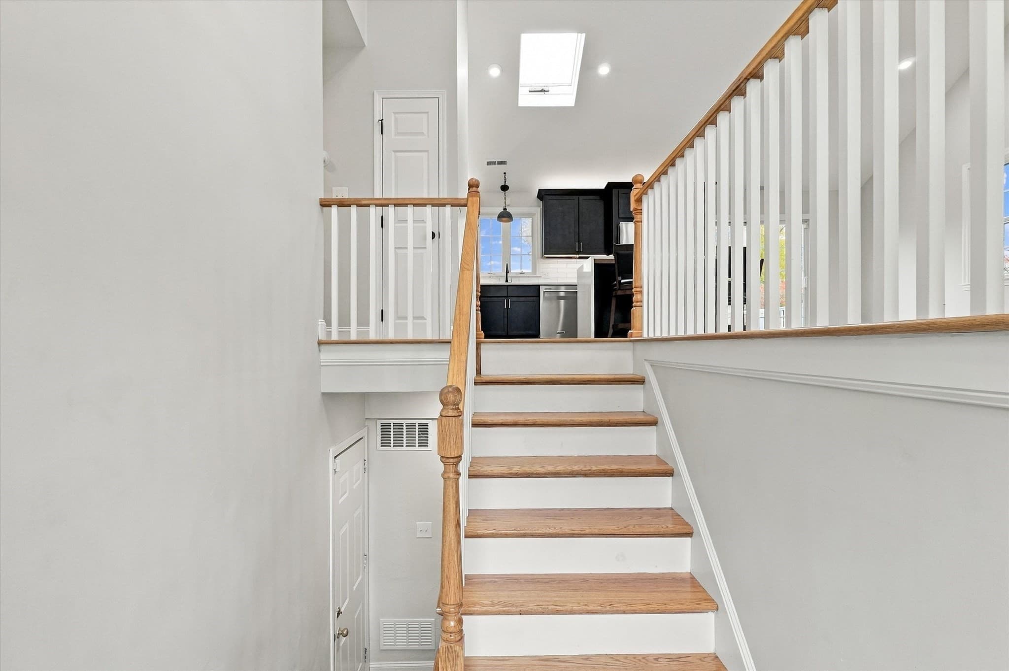 Single Family Residence at 30 Overlook Dr, Methuen MA 01844, photo 7 of 42