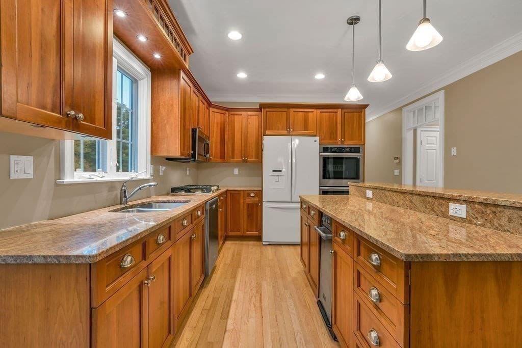 Single Family Residence at 31 Forest St, Hanover MA 02339, photo 10 of 37