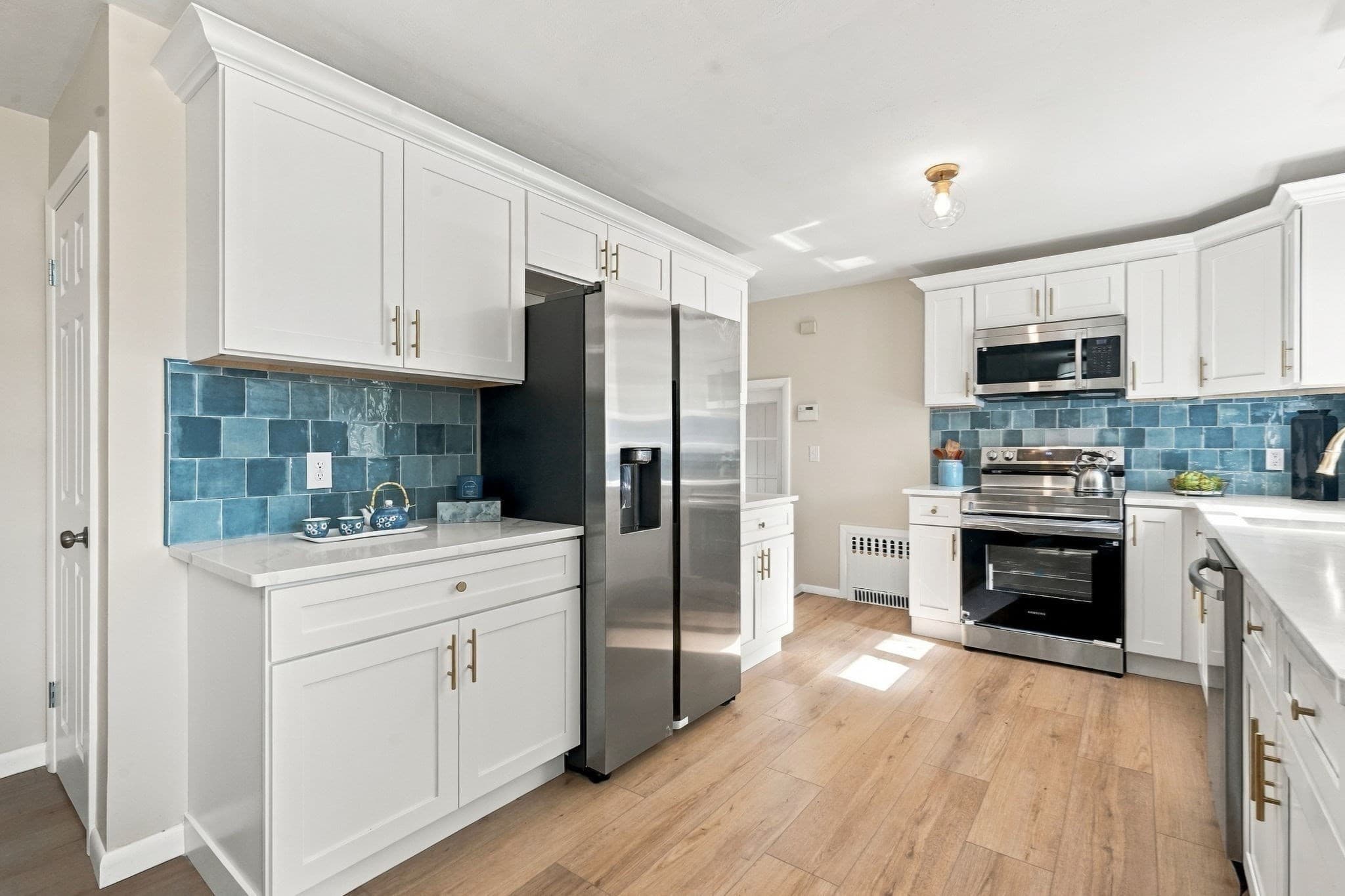 Single Family Residence at 119 Clarendon Ave, Chicopee MA 01013, photo 6 of 33