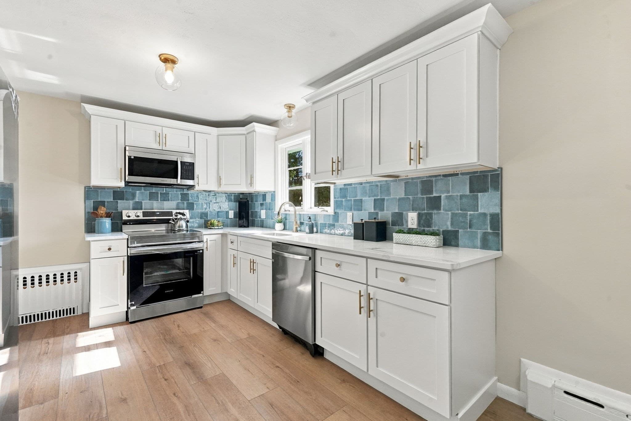 Single Family Residence at 119 Clarendon Ave, Chicopee MA 01013, photo 7 of 33