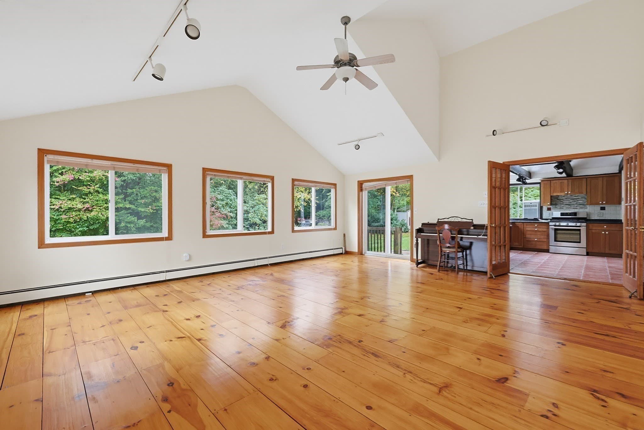 Single Family Residence at 486 Belknap Rd, Framingham MA 01701, photo 6 of 30