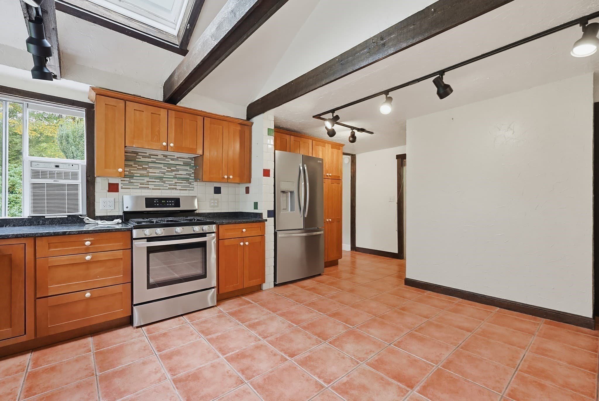 Single Family Residence at 486 Belknap Rd, Framingham MA 01701, photo 3 of 30