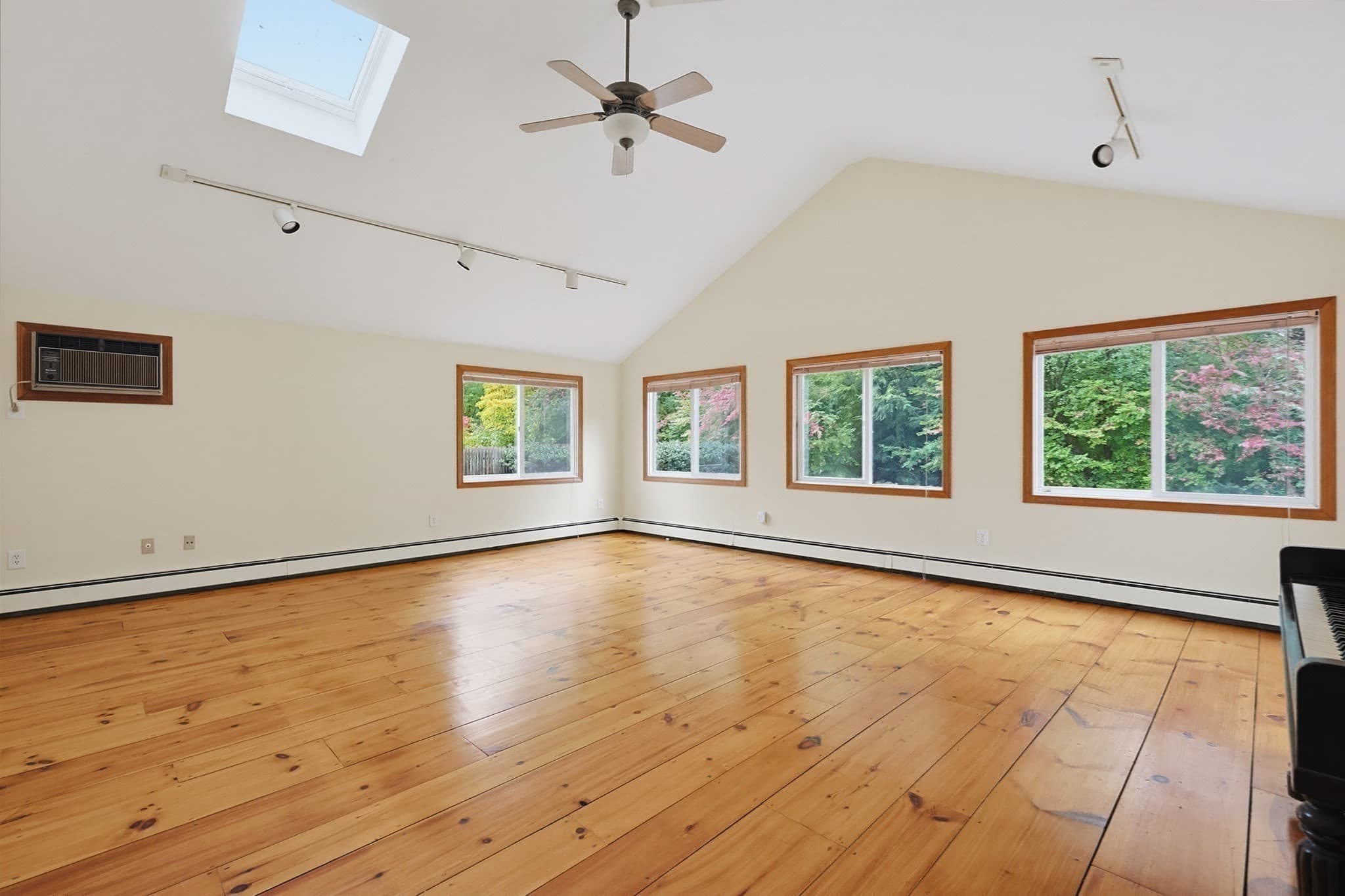 Single Family Residence at 486 Belknap Rd, Framingham MA 01701, photo 5 of 30