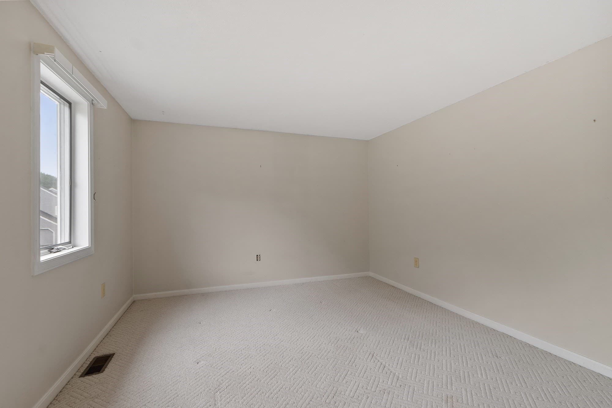 Condominium at 4302 Deerfield Circle # 4302, Peabody MA 01960, photo 23 of 34