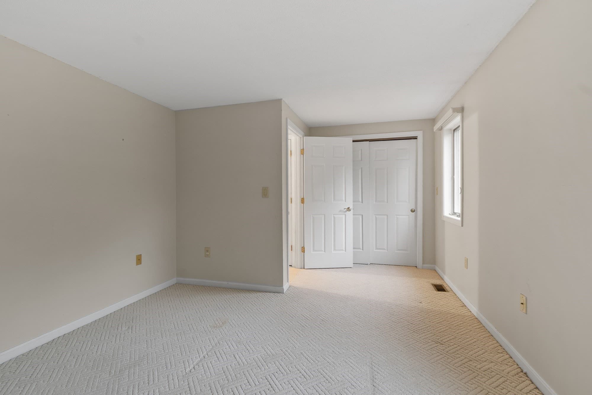Condominium at 4302 Deerfield Circle # 4302, Peabody MA 01960, photo 24 of 34