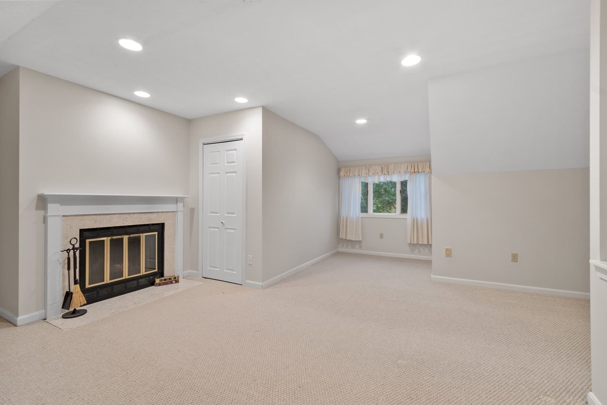 Condominium at 4302 Deerfield Circle # 4302, Peabody MA 01960, photo 25 of 34