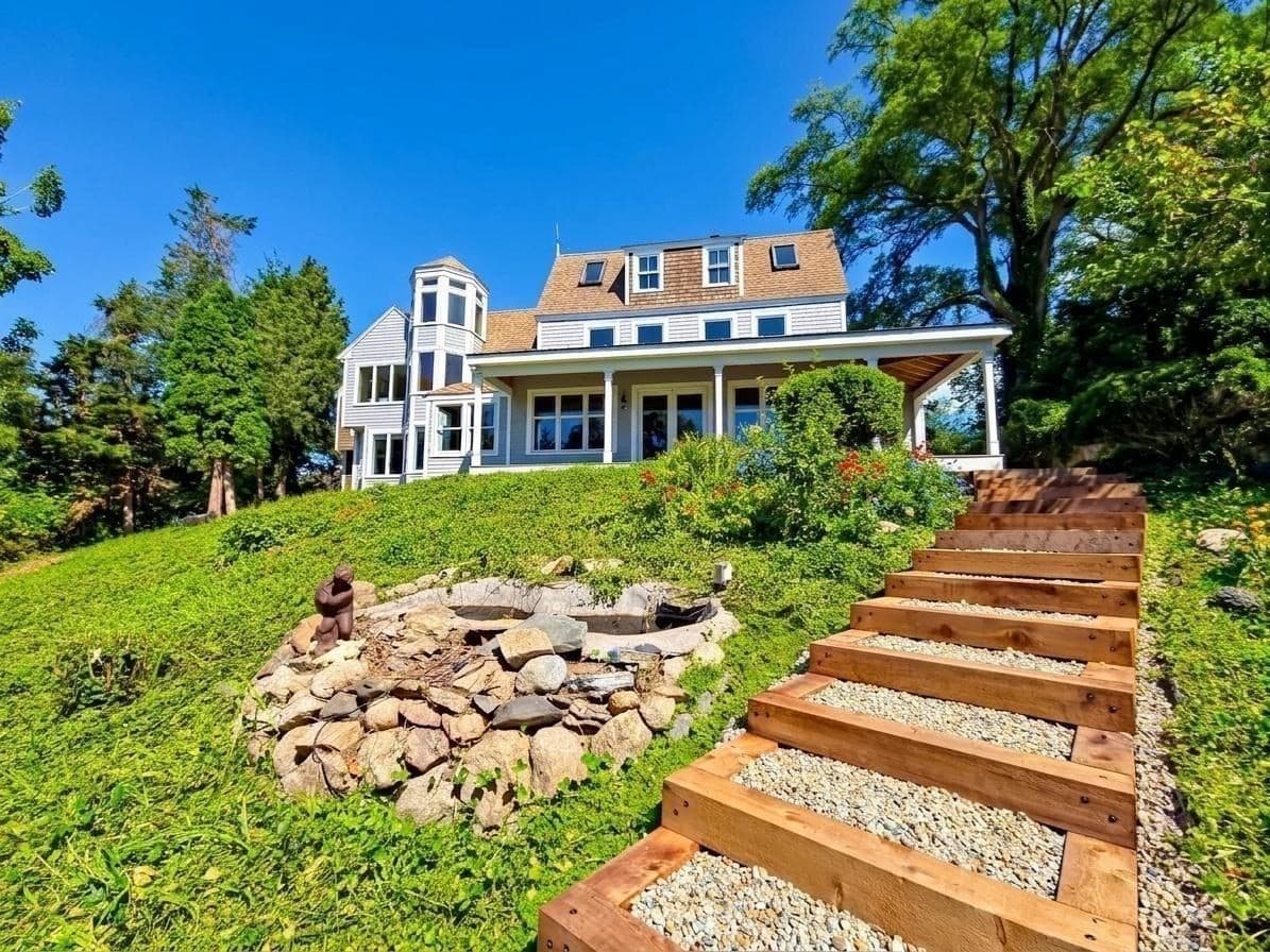 Single Family Residence at 10 Squeteague Harbor Rd, Bourne MA 02556, photo 2 of 41