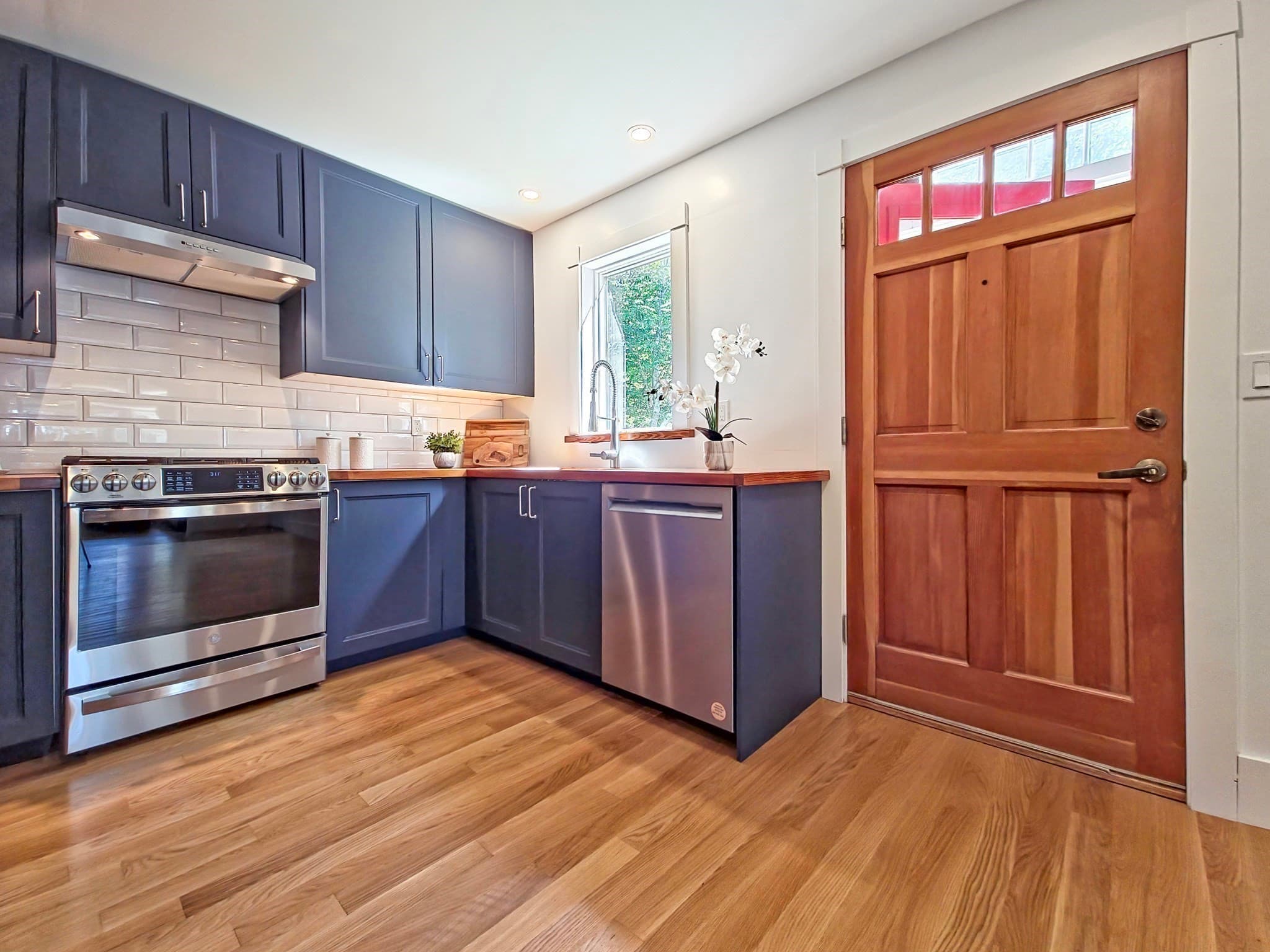 Single Family Residence at 10 Squeteague Harbor Rd, Bourne MA 02556, photo 5 of 41