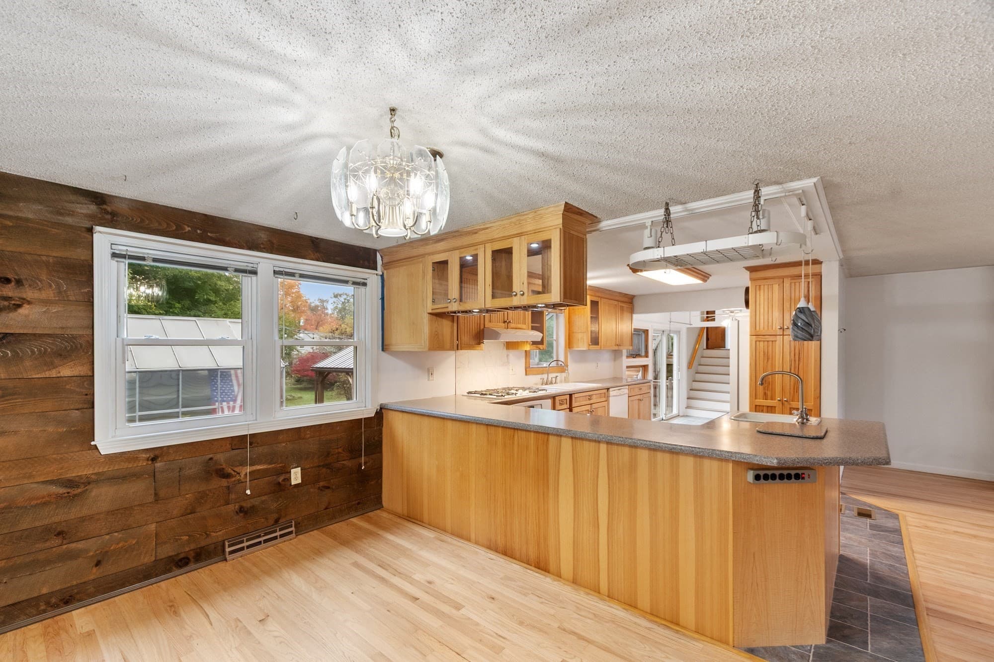 Single Family Residence at 22 Doral Dr, Chelmsford MA 01863, Chelmsford, photo 6 of 39