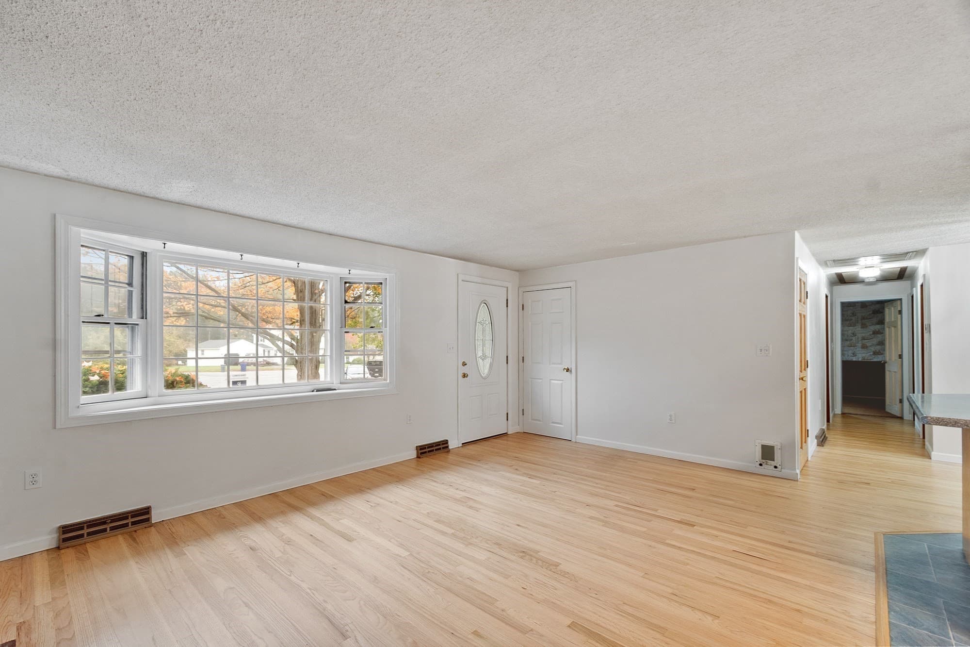 Single Family Residence at 22 Doral Dr, Chelmsford MA 01863, Chelmsford, photo 10 of 39