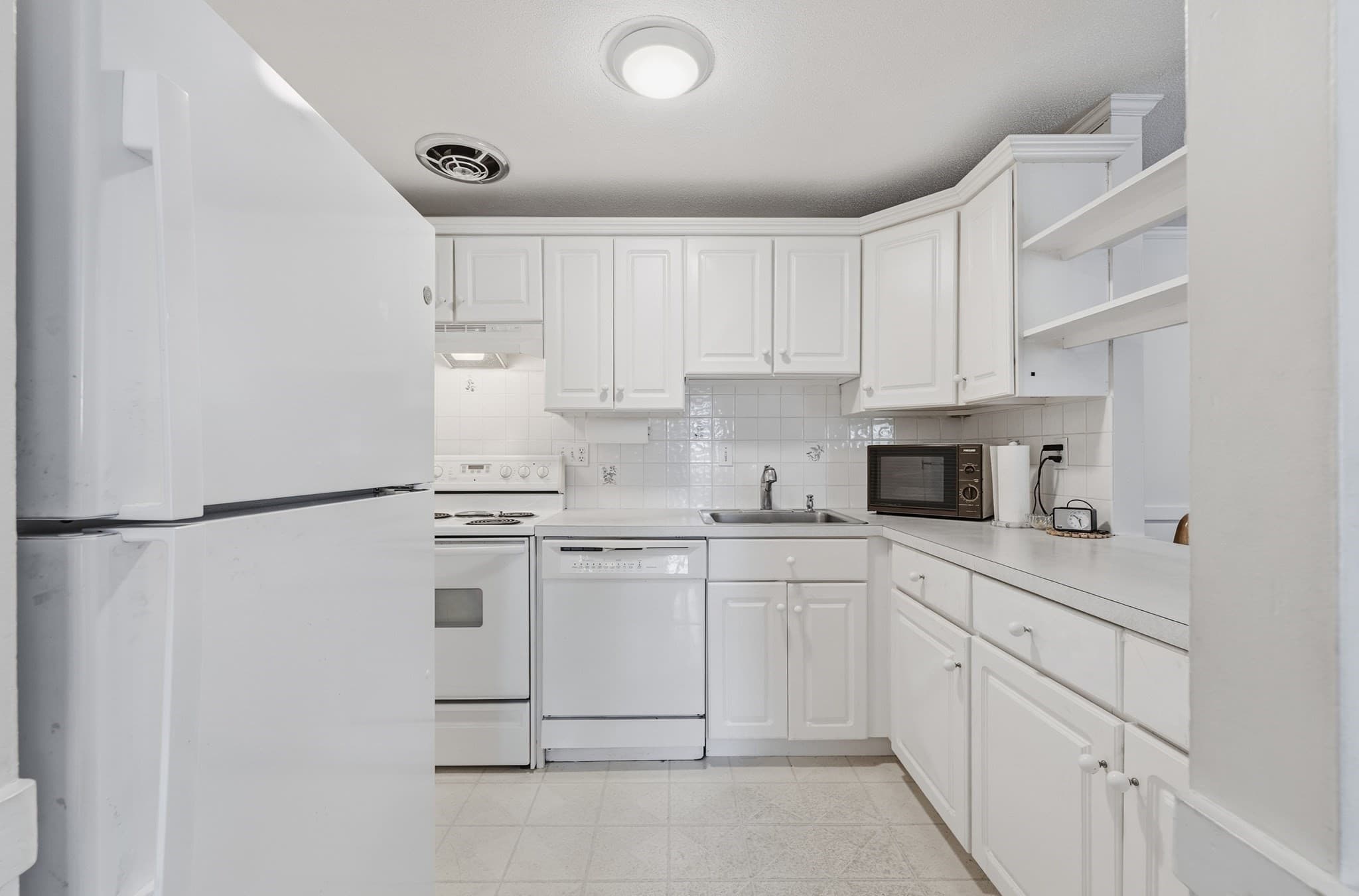 Condominium at 257 North Main St # 8, Andover MA 01810, photo 10 of 32