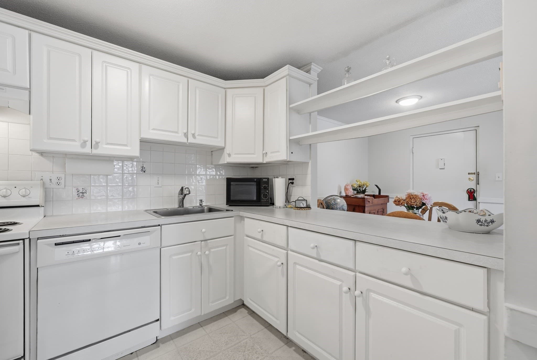 Condominium at 257 North Main St # 8, Andover MA 01810, photo 8 of 32
