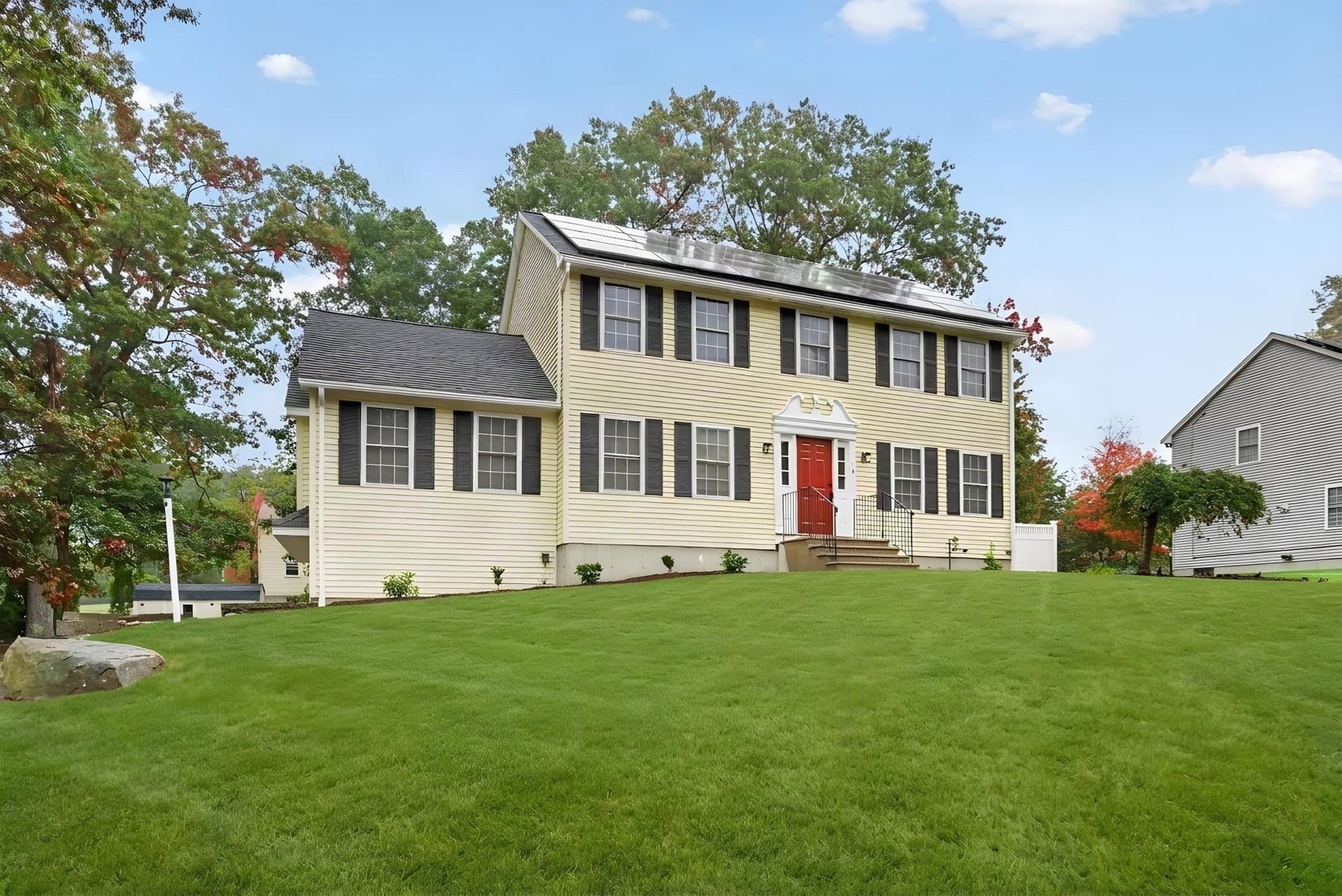 16 Horseshoe Ln, Clinton MA 01510