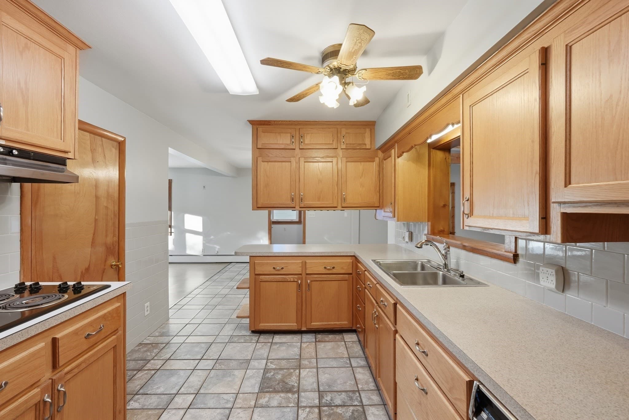 Single Family Residence at 38 Plummer Park, Northbridge MA 01588, photo 12 of 41