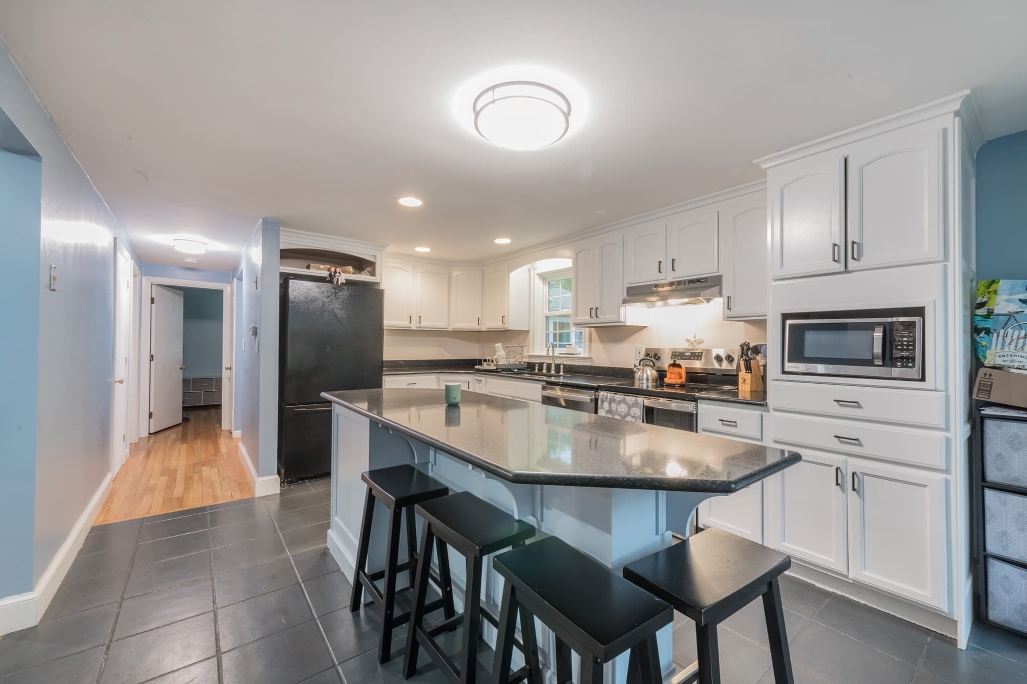 Single Family Residence at 28 Brigantine Cir, Plymouth MA 02360, Plymouth, photo 7 of 18
