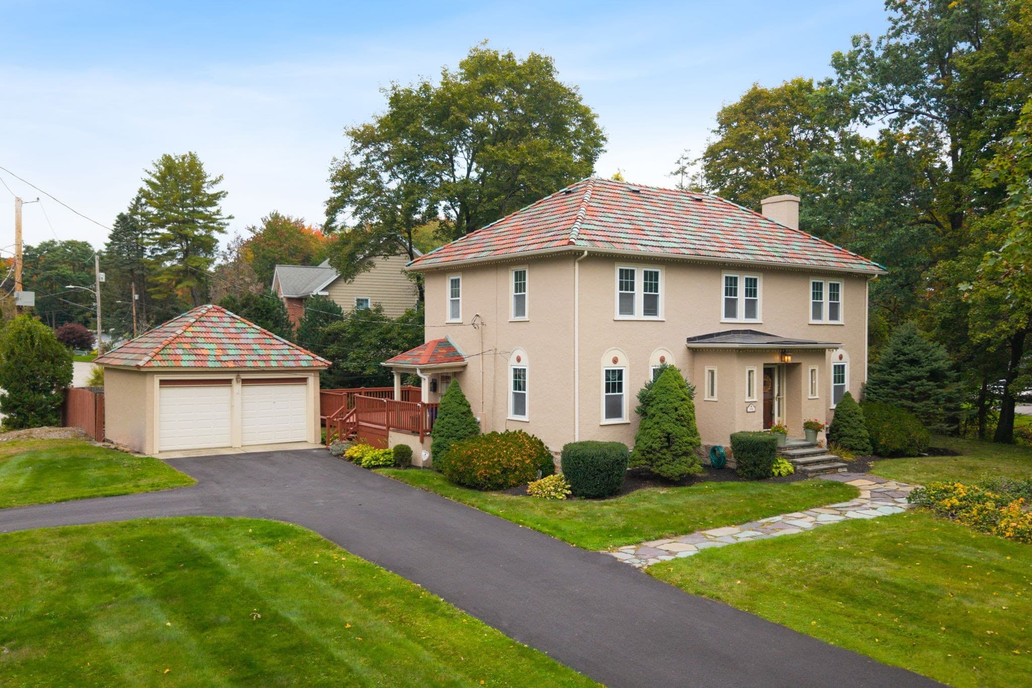 Single Family Residence at 162 Flagg St, Worcester MA 01609, photo 2 of 37