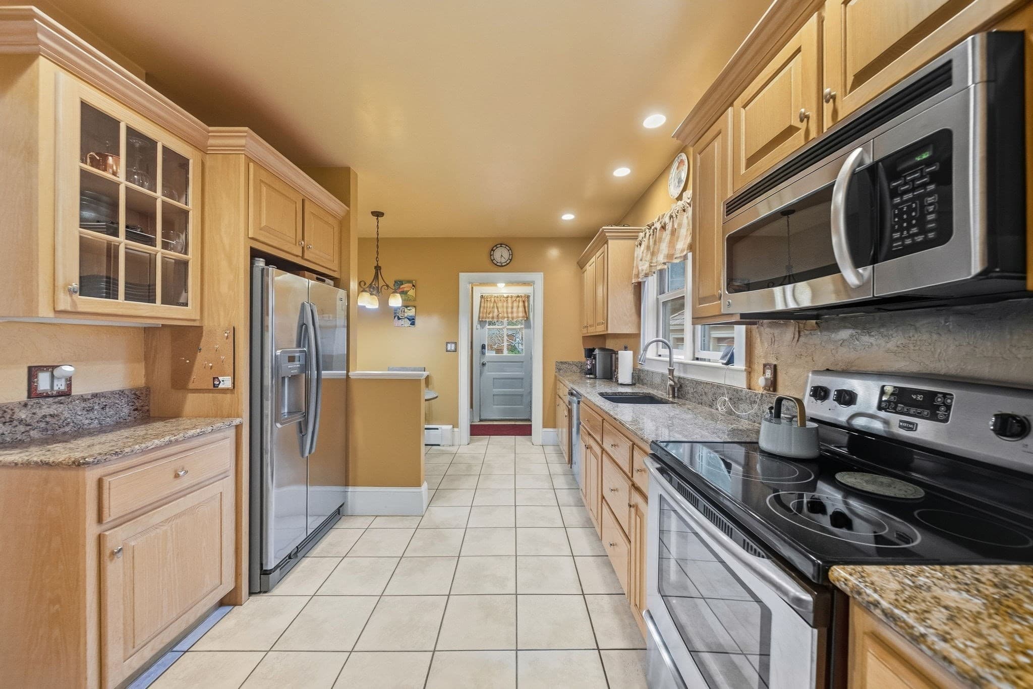 Single Family Residence at 162 Flagg St, Worcester MA 01609, photo 10 of 37