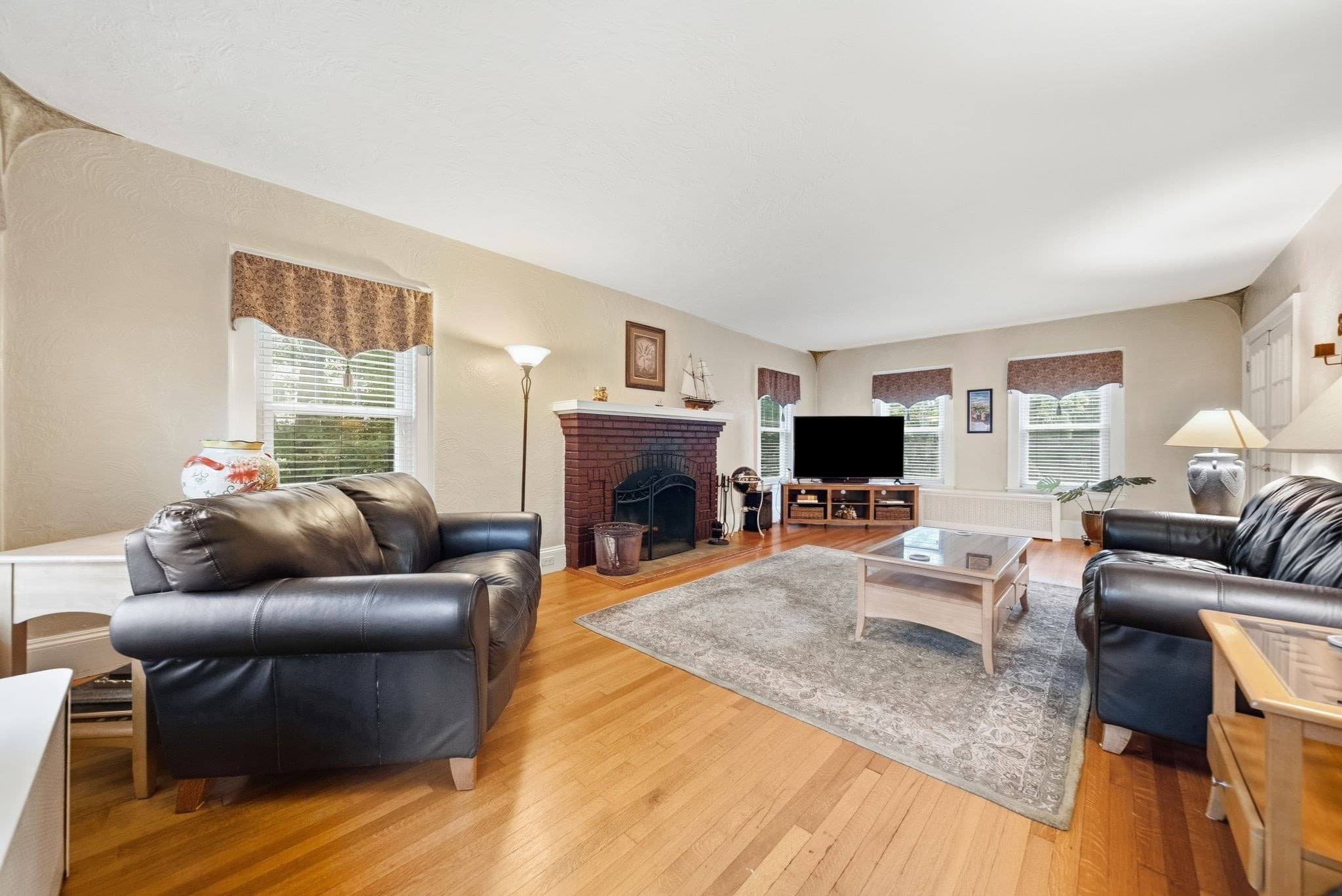 Single Family Residence at 162 Flagg St, Worcester MA 01609, photo 15 of 37