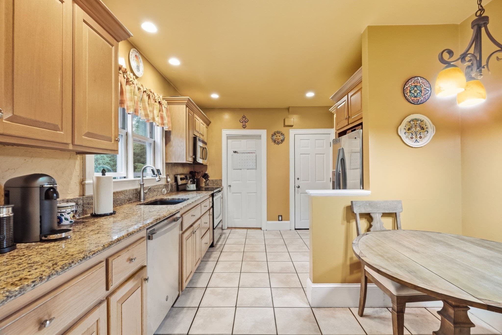 Single Family Residence at 162 Flagg St, Worcester MA 01609, photo 11 of 37
