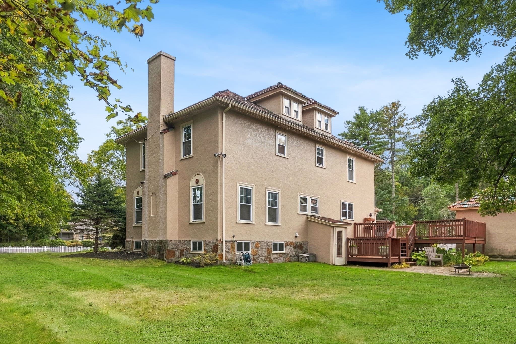 Single Family Residence at 162 Flagg St, Worcester MA 01609, photo 25 of 37
