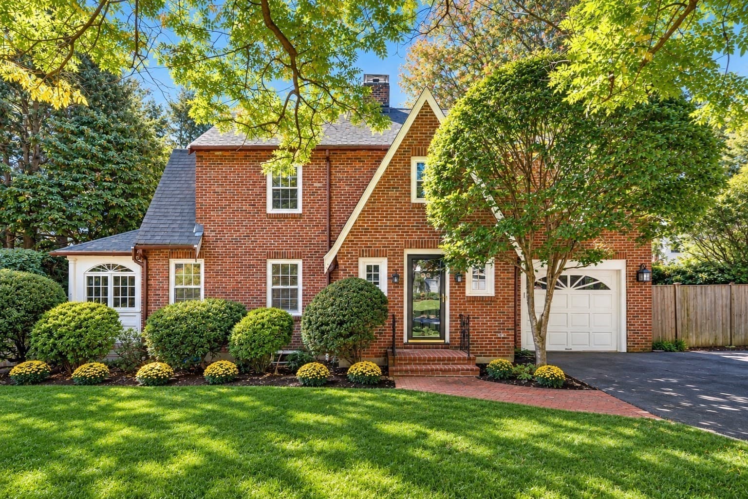 20 Shaw Rd, Wellesley MA 02481