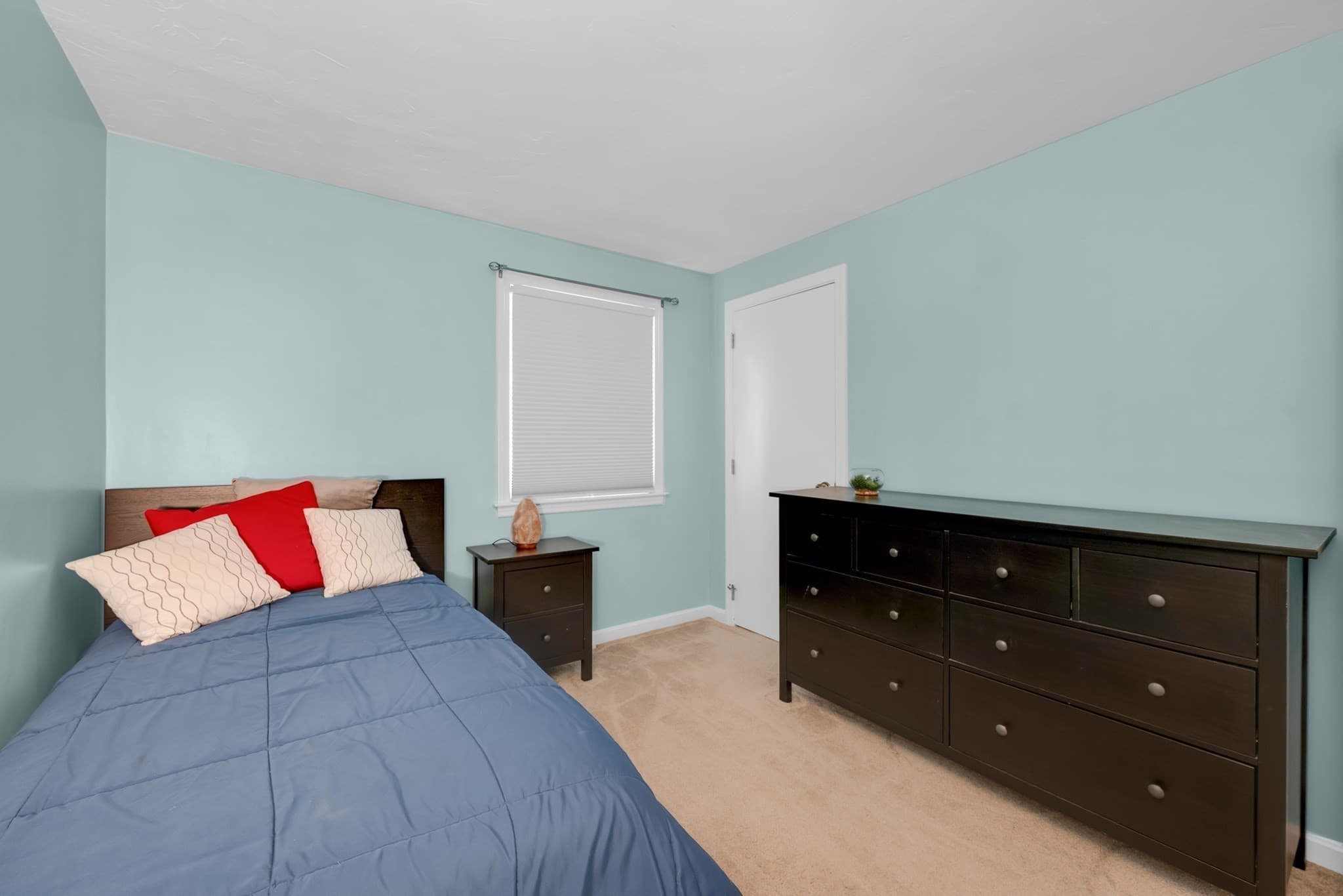 Single Family Residence at 7 Garrison Dr, Plainville MA 02762, photo 16 of 39